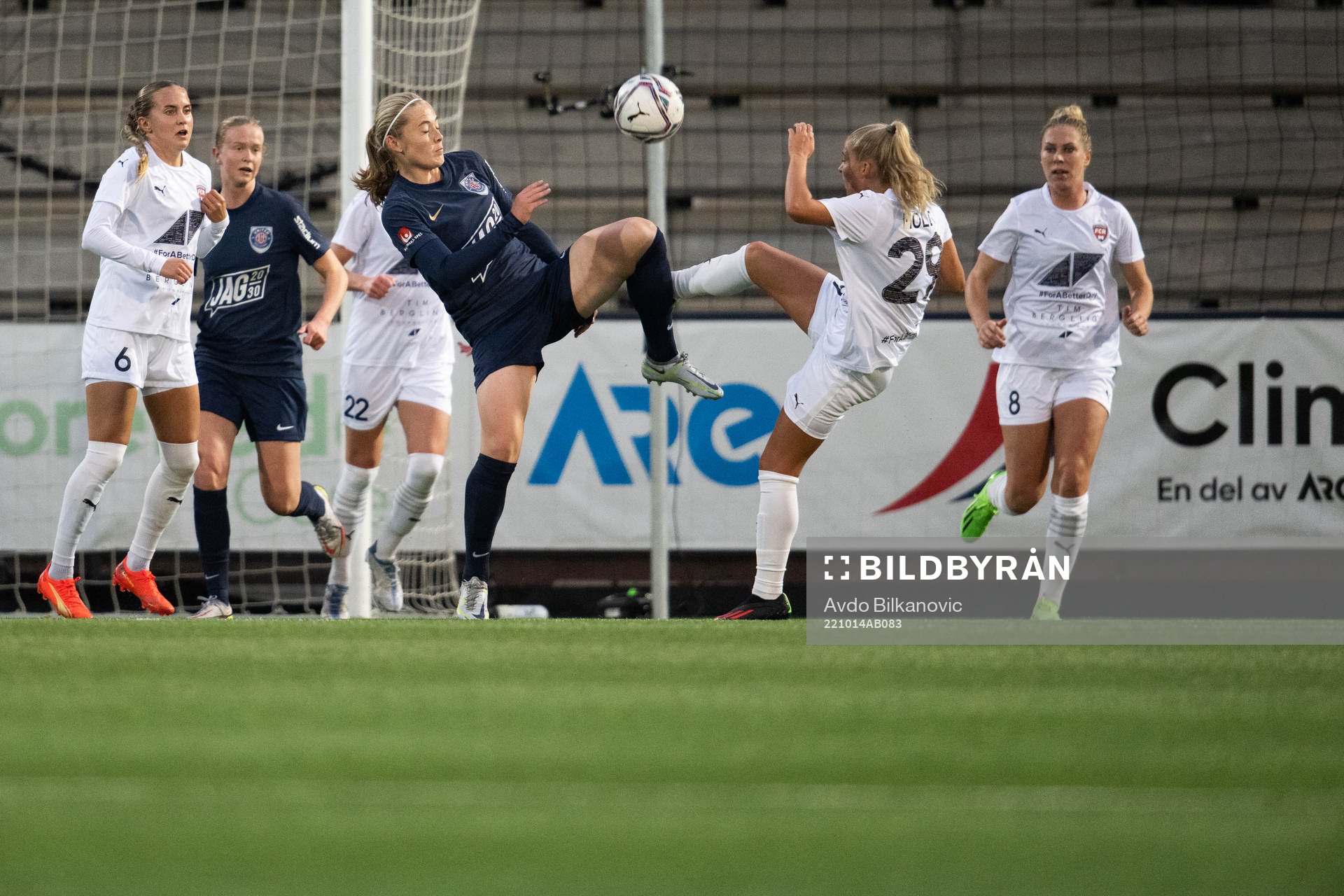 FC Rosengårds Olivia Holdt och Eskilstuna Uniteds målvakt