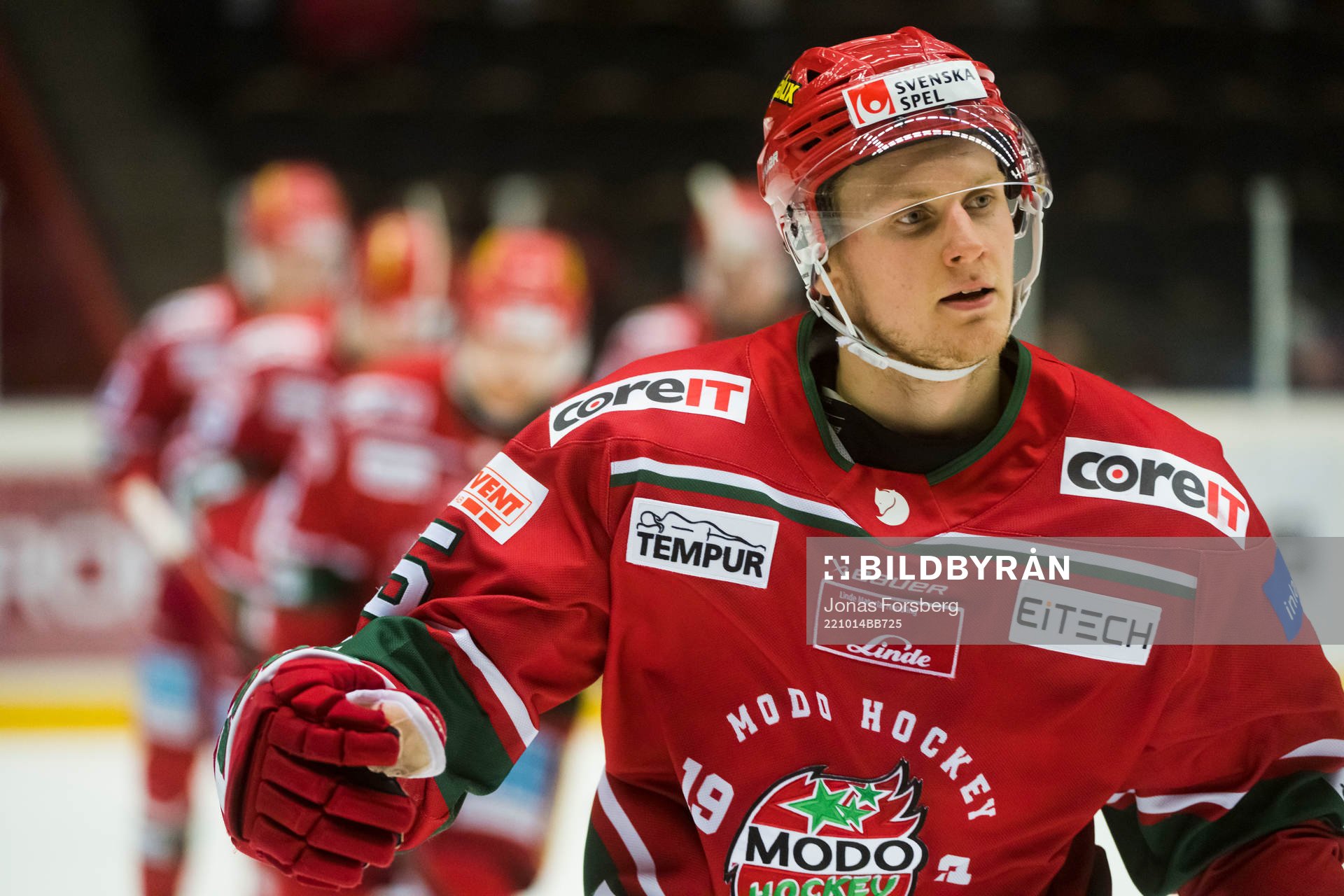 Modos Filip Svenningsson jublar