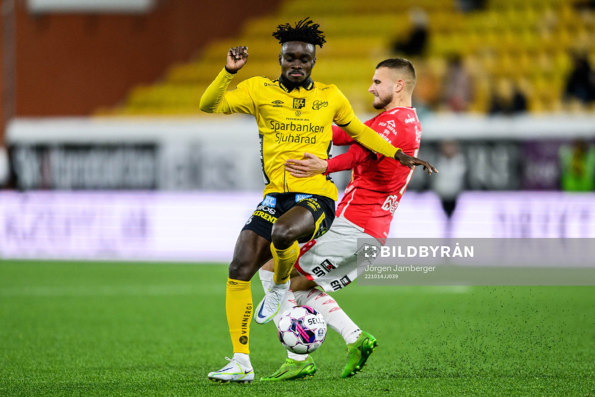 Elfsborgs Emmanuel Boateng och Degerfors Christos Gravius