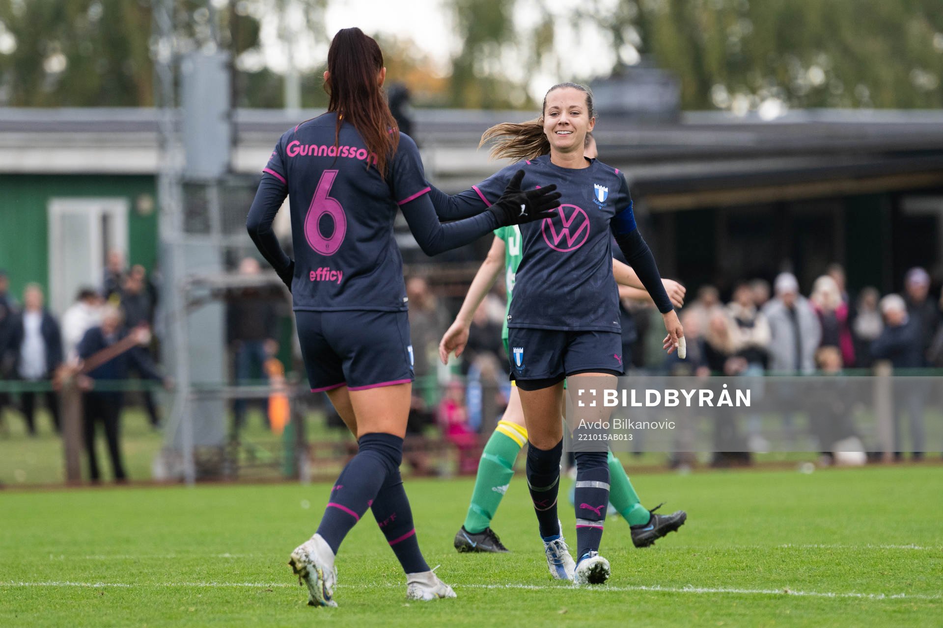 Malmö FFs Malin Gunnarsson och Cornelia Lindgren jublar