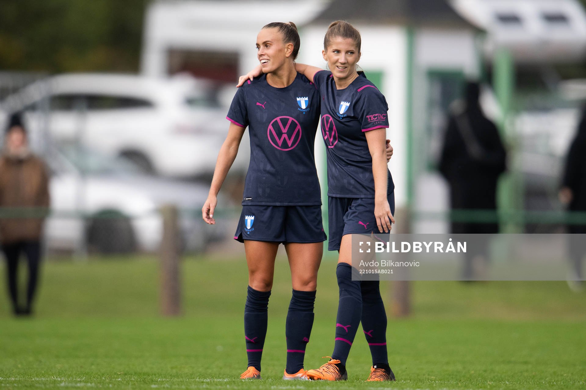 Malmö FFs Elin Björklund och Lovisa Wifvesson jublar