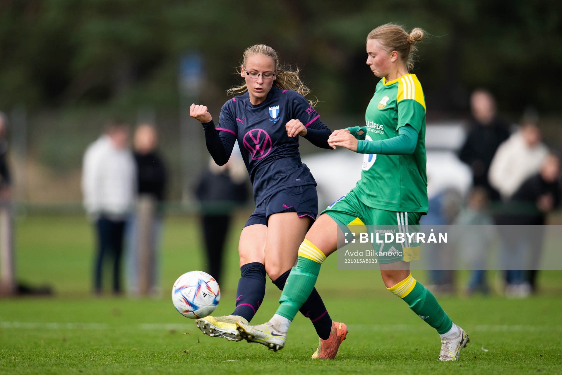 Malmö FFs Cassandra Harletun och Åhus Maja Elmvik