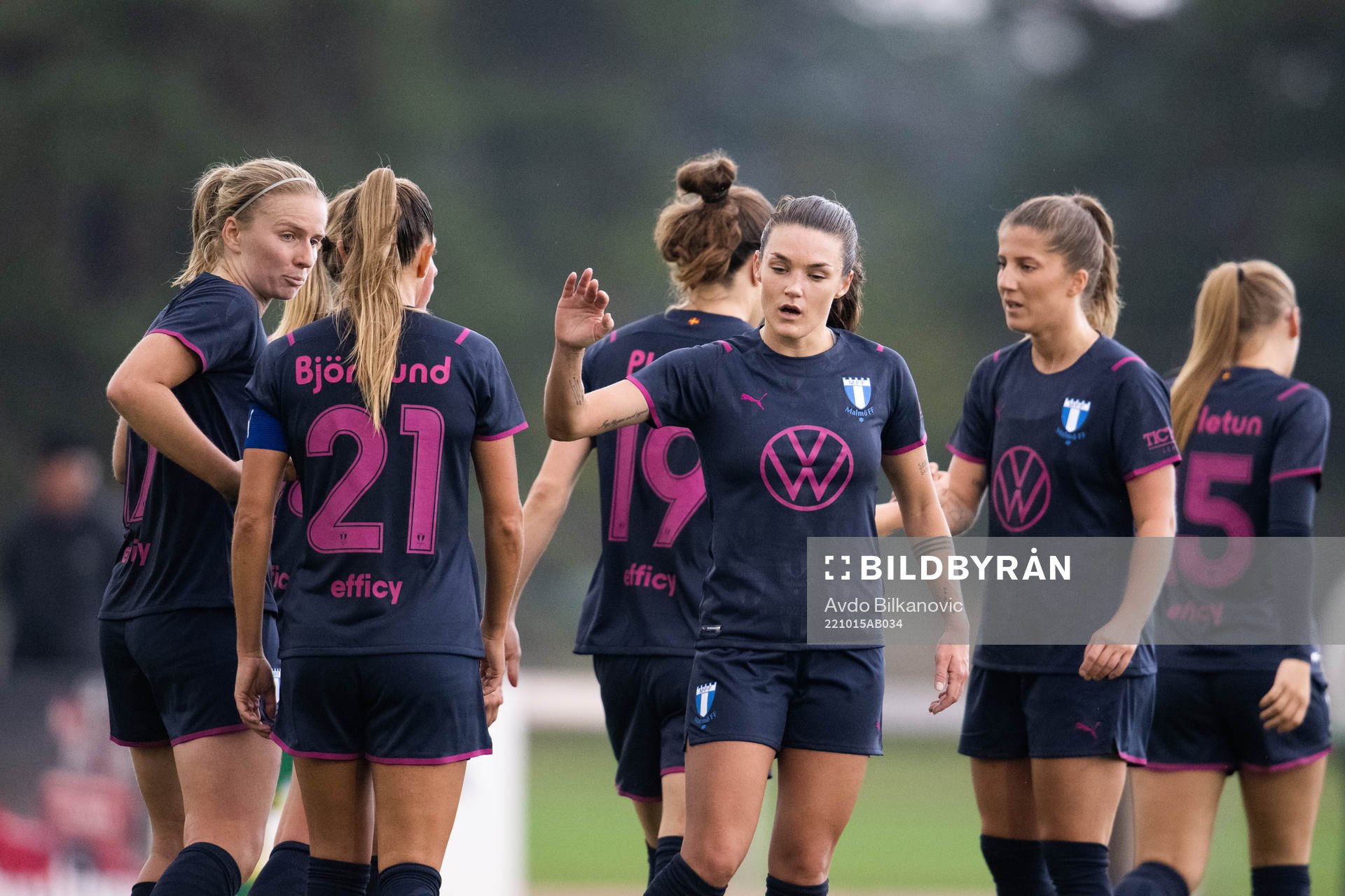 Malmö FFs Elin Björklund och Petronella Winblad jublar