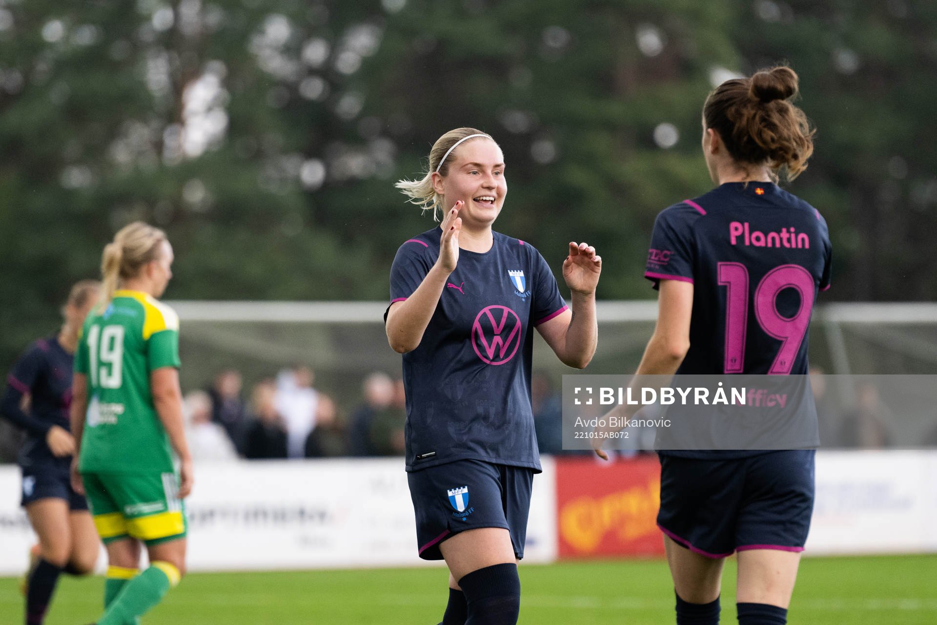 Malmö FFs Anna Plantin och Rebecka Holm jublar