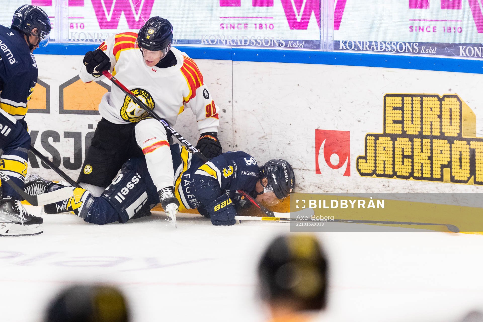 Brynäs David Sklenicka och HV71s Daniel Glad