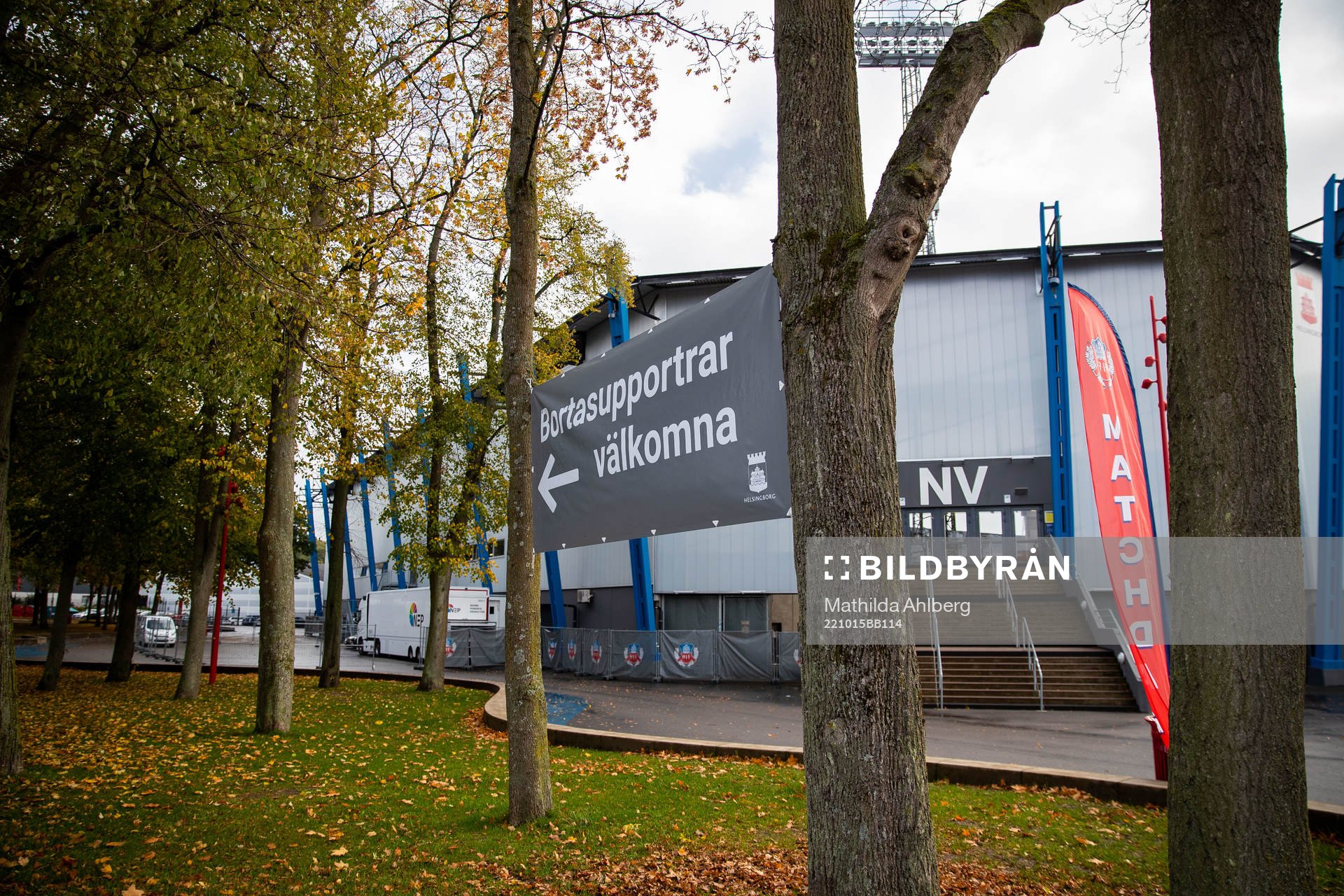 Skylt med texten Bortasupportrar välkomna