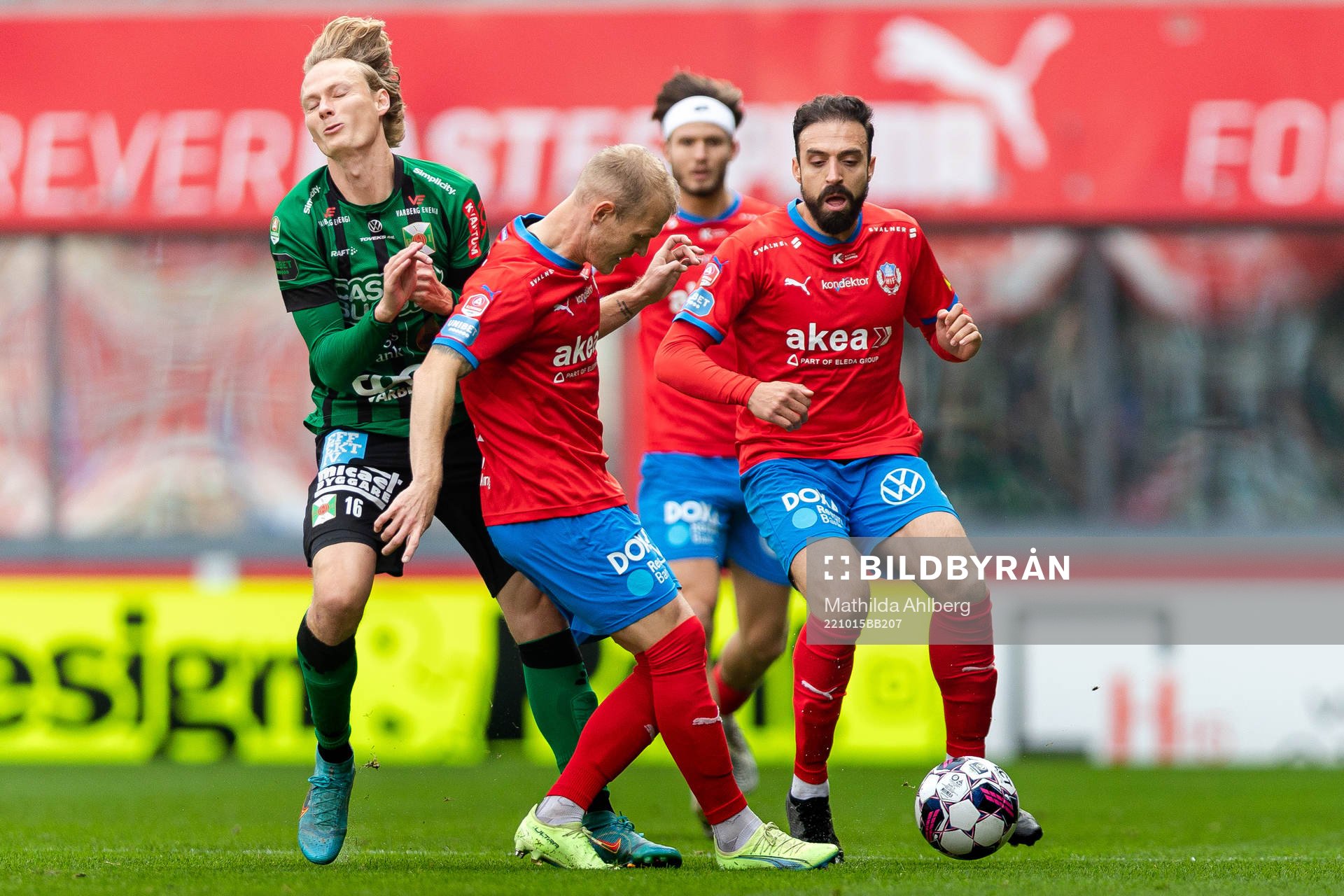 Varbergs Alexander Johansson i en kamp mot Helsingborgs