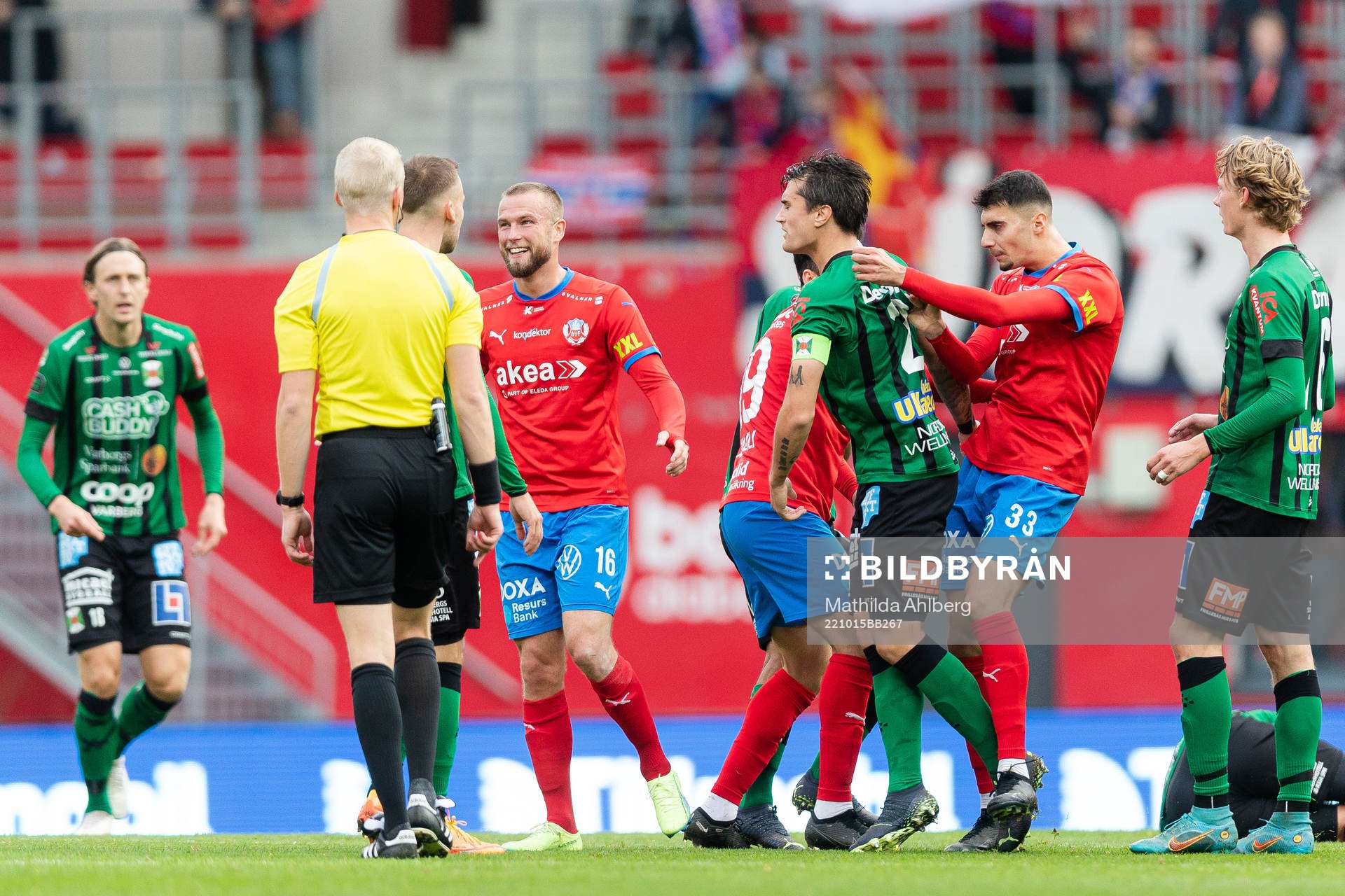 Helsingborgs Alexander Faltsetas och Amar Muhsin i bråk