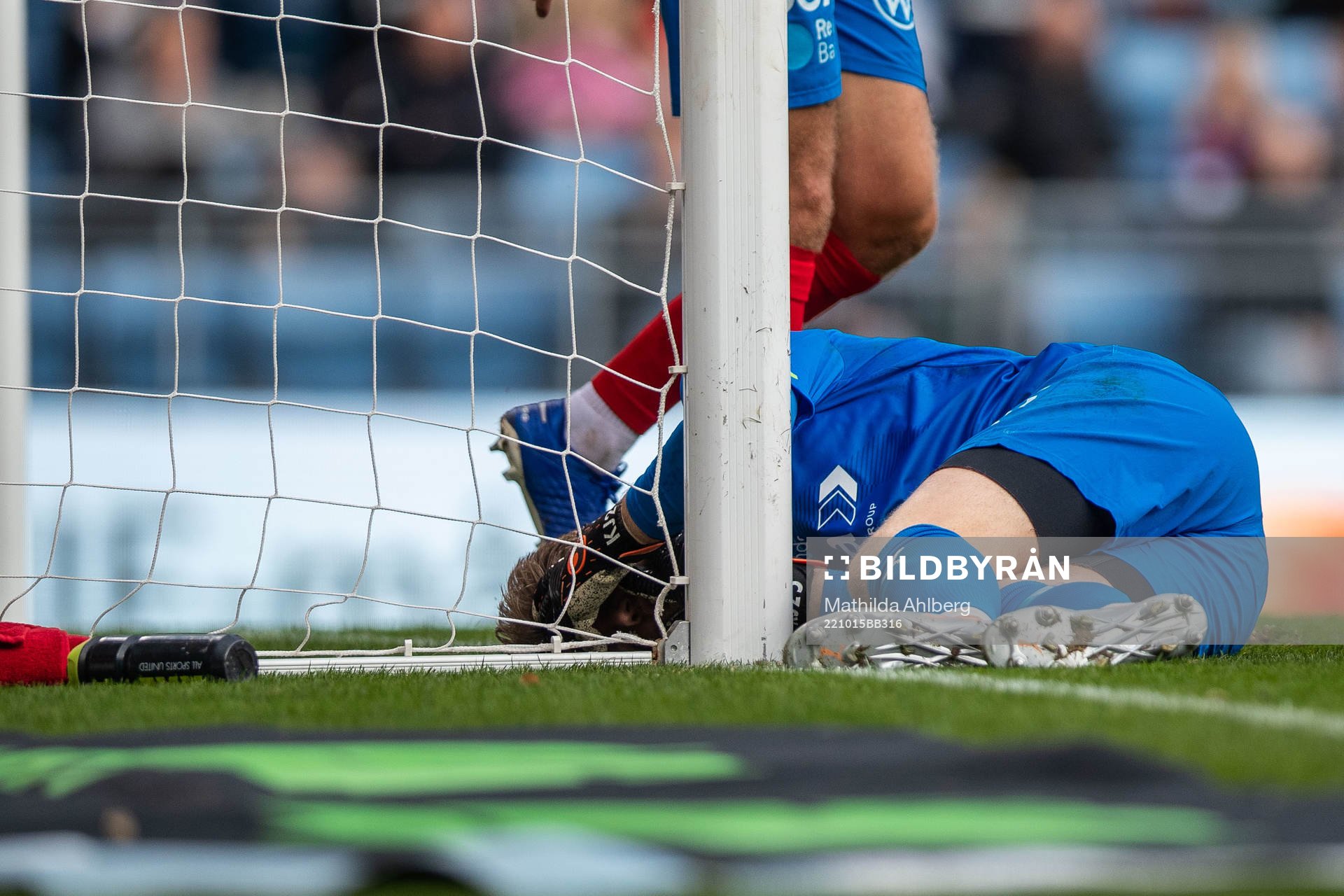 Helsingborgs målvakt Kalle Joelsson har ont