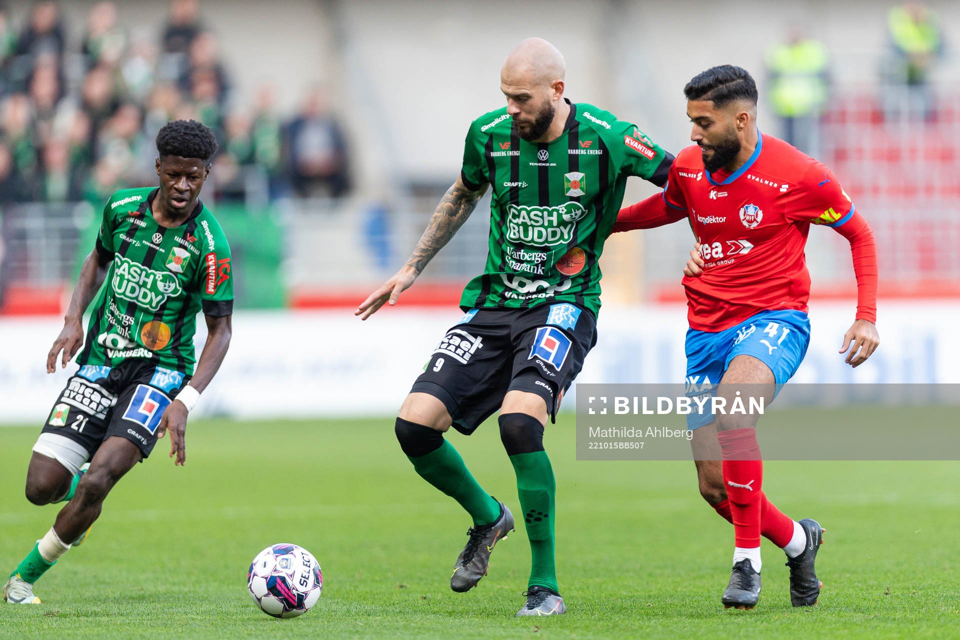 Varbergs Robin Simovic och Helsingborgs Amin Al-Hamawi