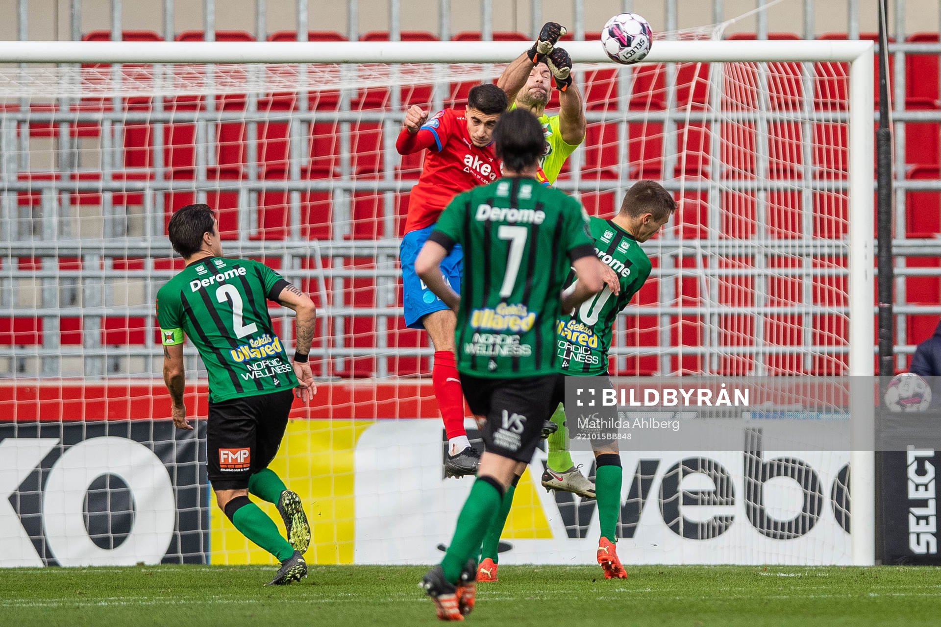 Helsingborgs Amar Muhsin och Varbergs målvakt Stojan Lukic