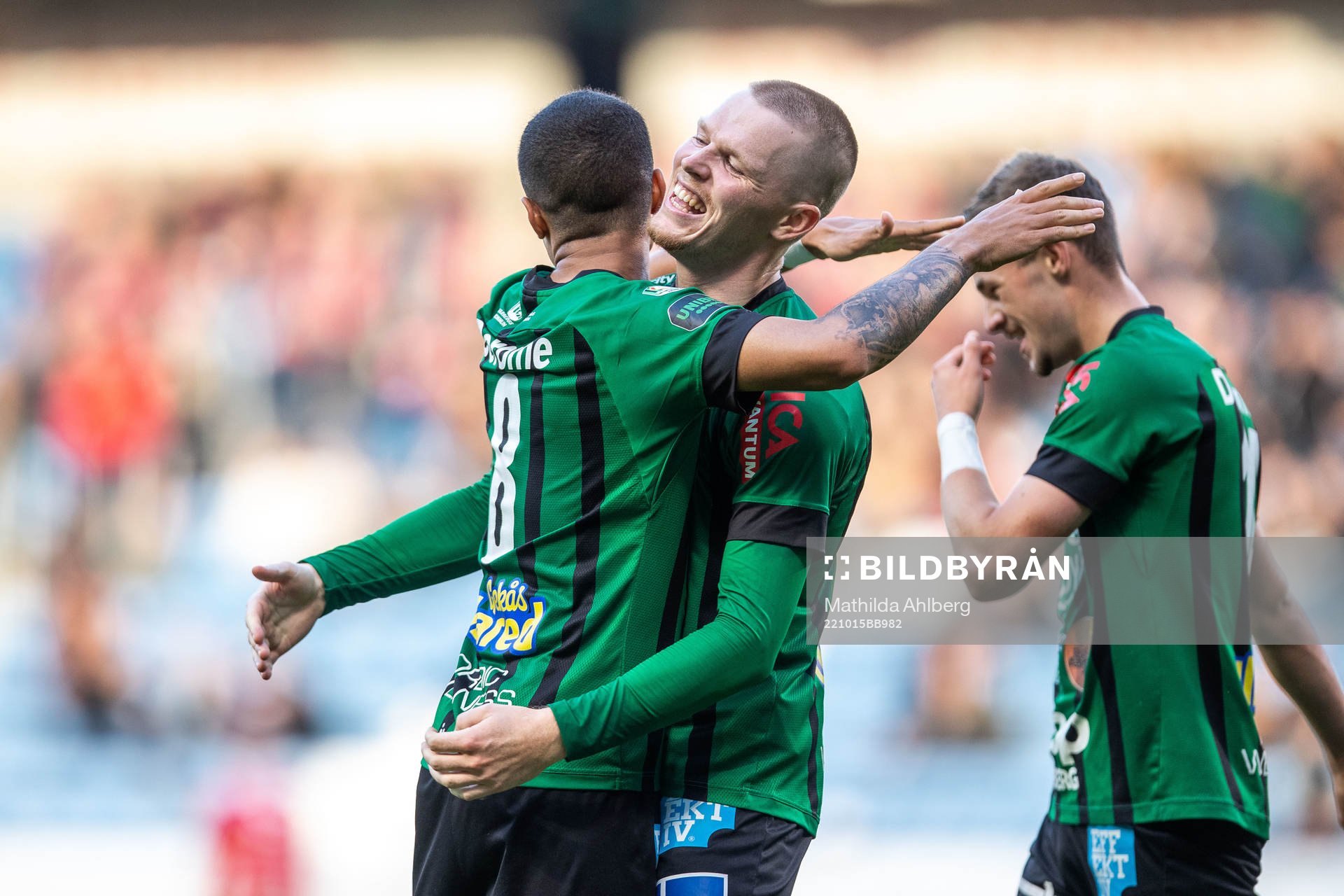 Varbergs Luke Le Roux och Anton Liljenbäck jublar
