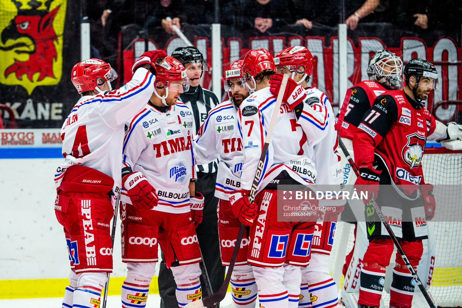 Timrås Jacob Blomqvist jublar med lagkamraterna