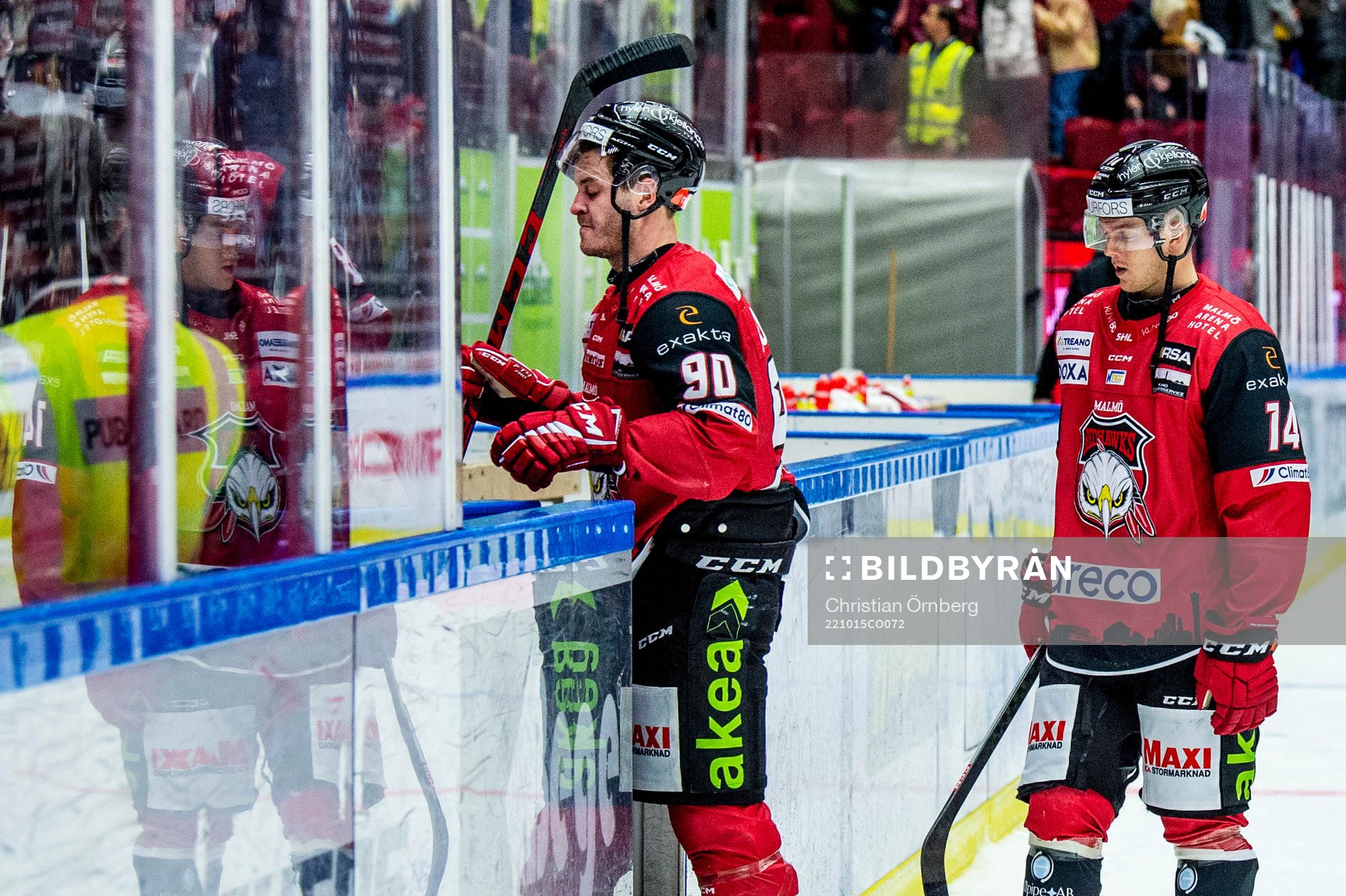 Malmö Redhawks Lance Bouma och Carl-Johan Lerby deppar