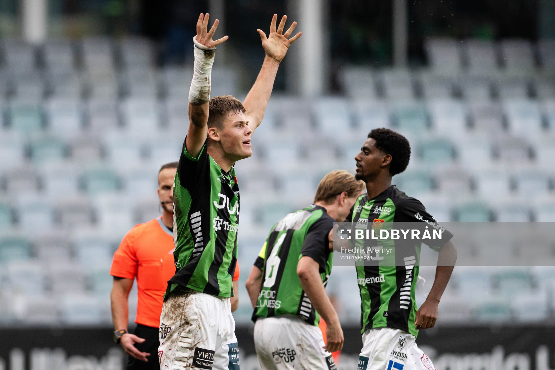 GAISs Axel Henriksson jublar efter 1-1 under fotbollsmatchen i Ettan södra mellan GAIS och Falkenberg den 15 oktober 2022 i Göteborg.