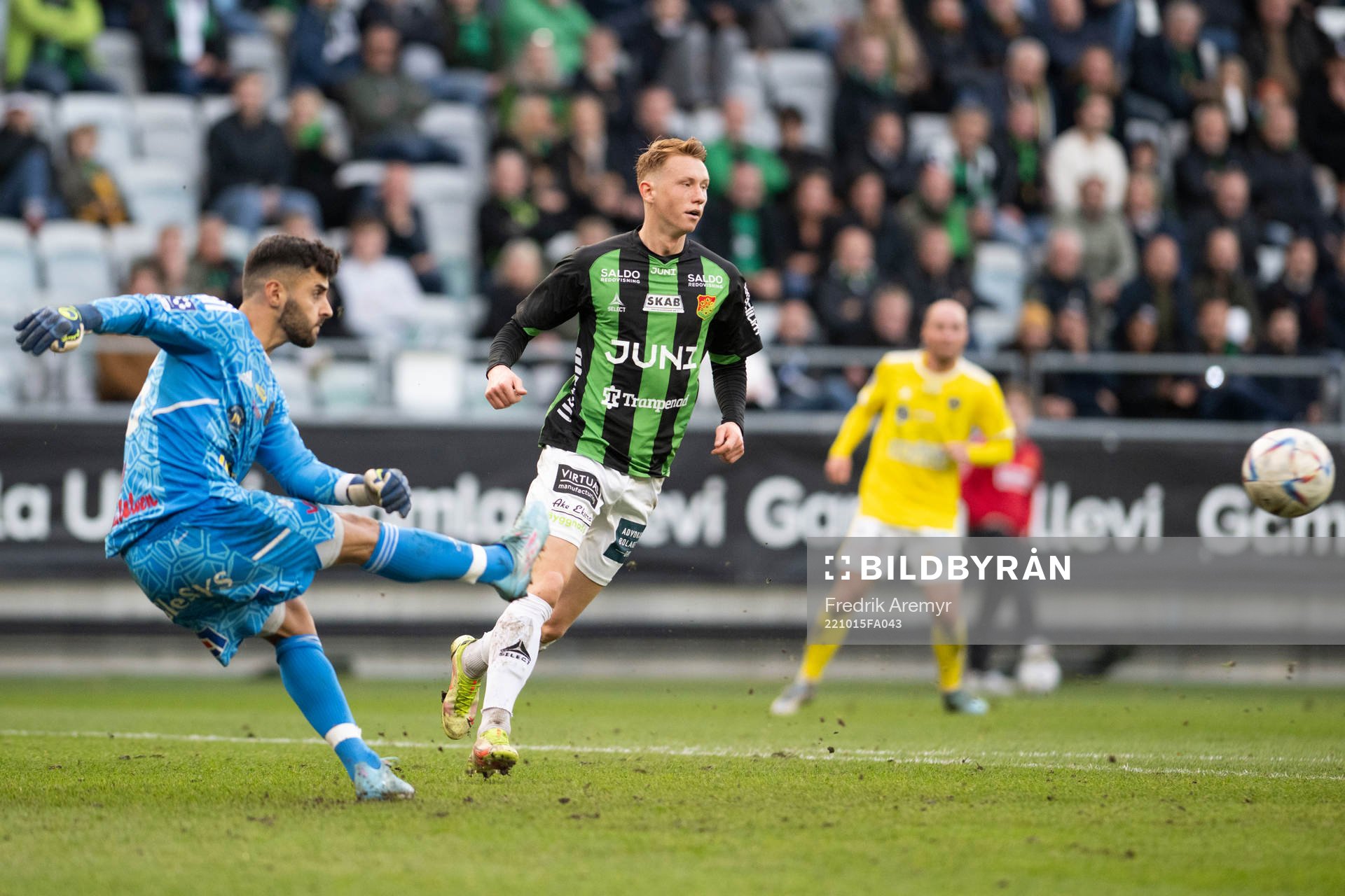 Falkenbergs målvakt Nadeem Omar och GAIS Julius Lindberg