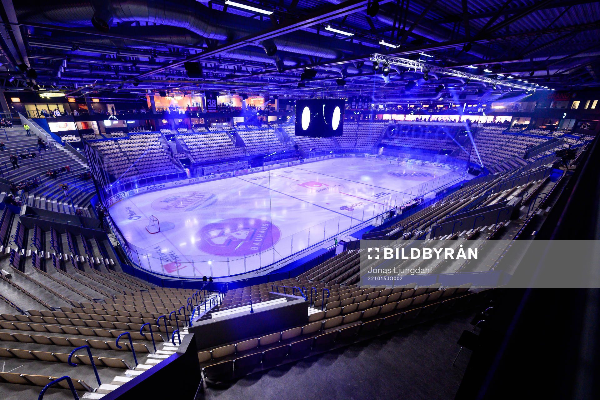 Interiör vy från Vida arena före ishockeymatchen i SHL
