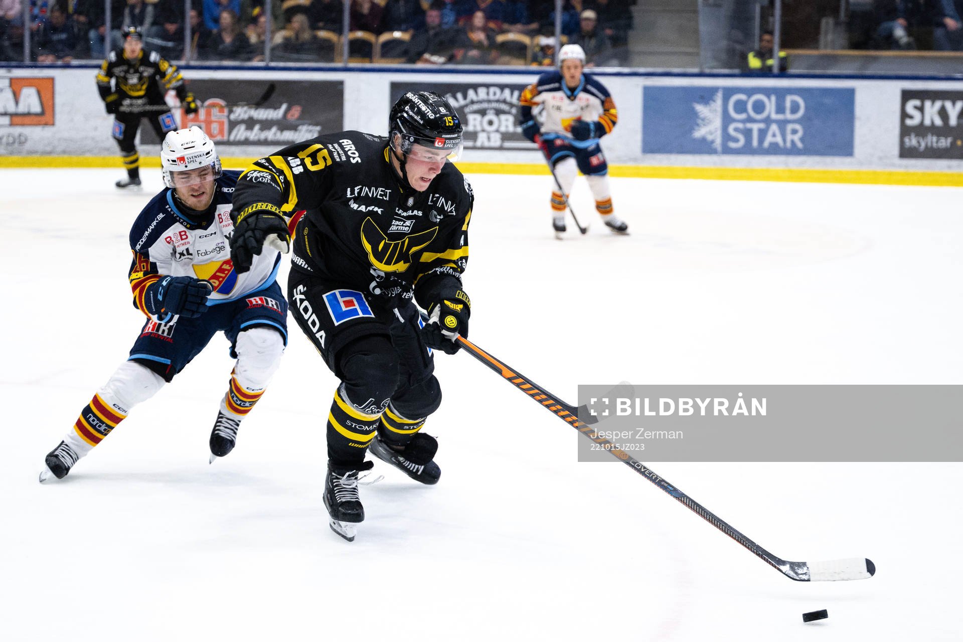 Djurgårdens Emil Berglund och Västerås Filip Wiberg