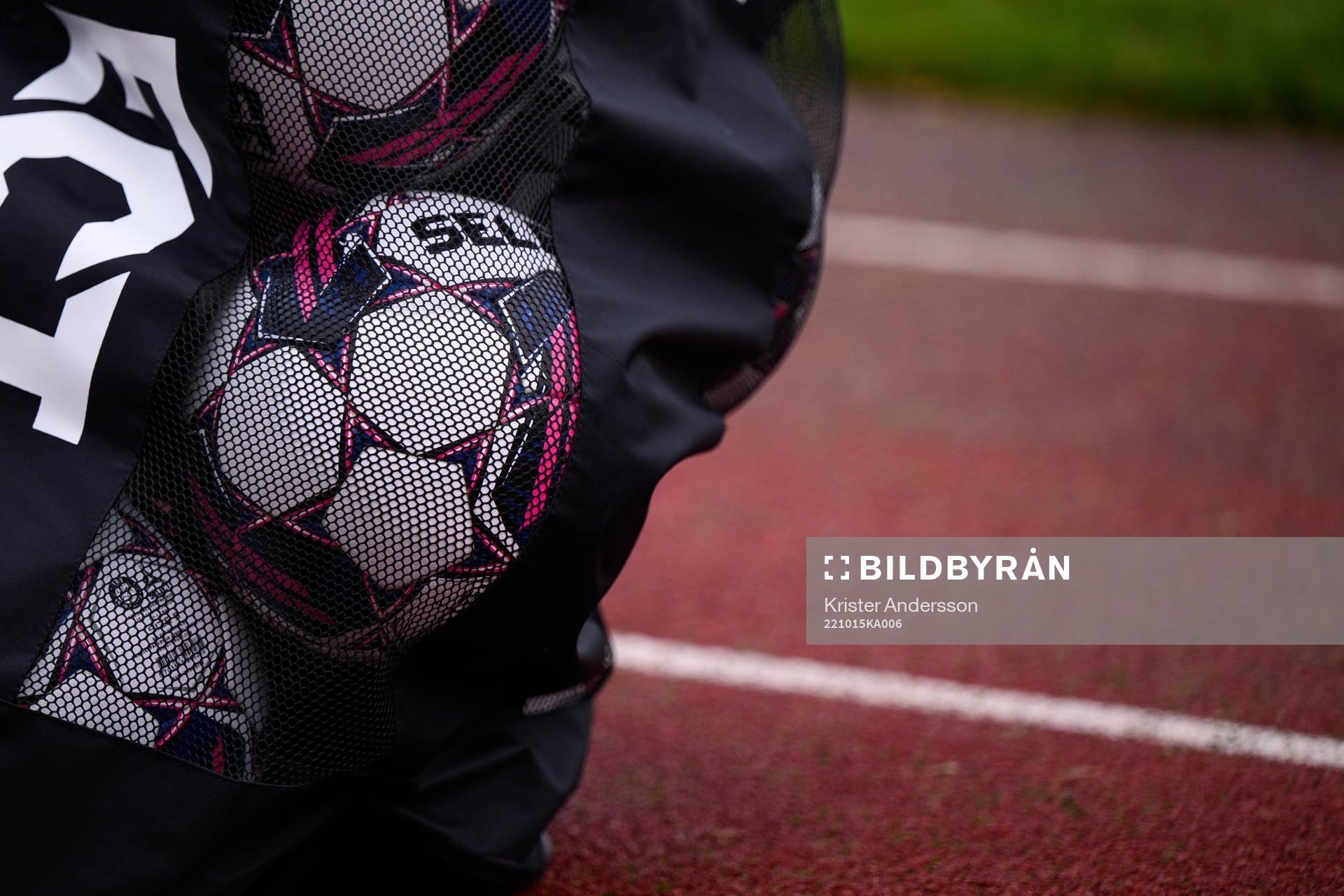 Fotbollar före fotbollsmatchen i Allsvenskan mellan
