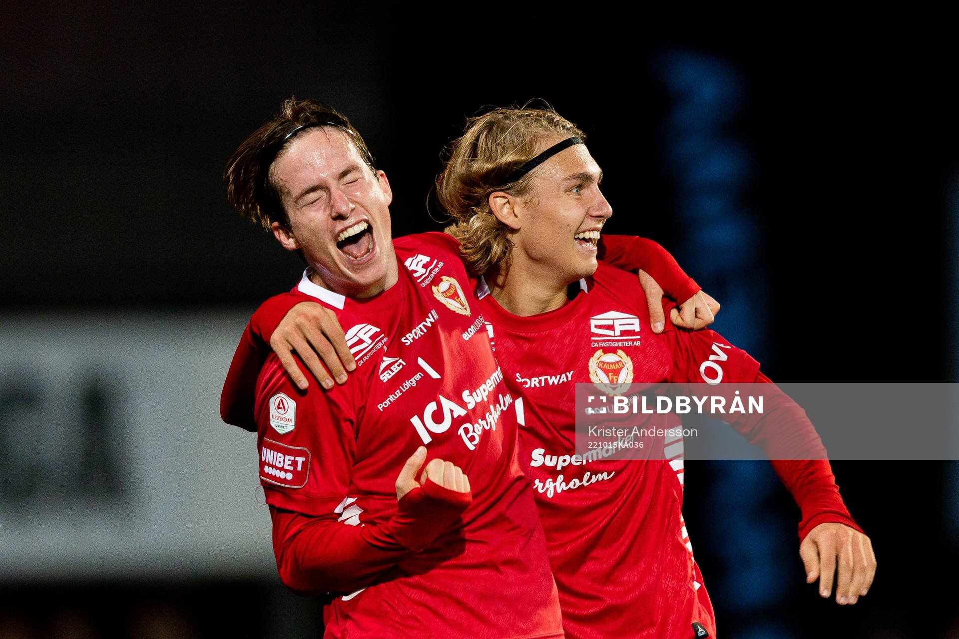 Kalmars Johan Karlsson och Sebastian Nanasi jublar efter 1-3 under fotbollsmatchen i Allsvenskan mellan Värnamo och Kalmar den 15 oktober 2022 i Värnamo.