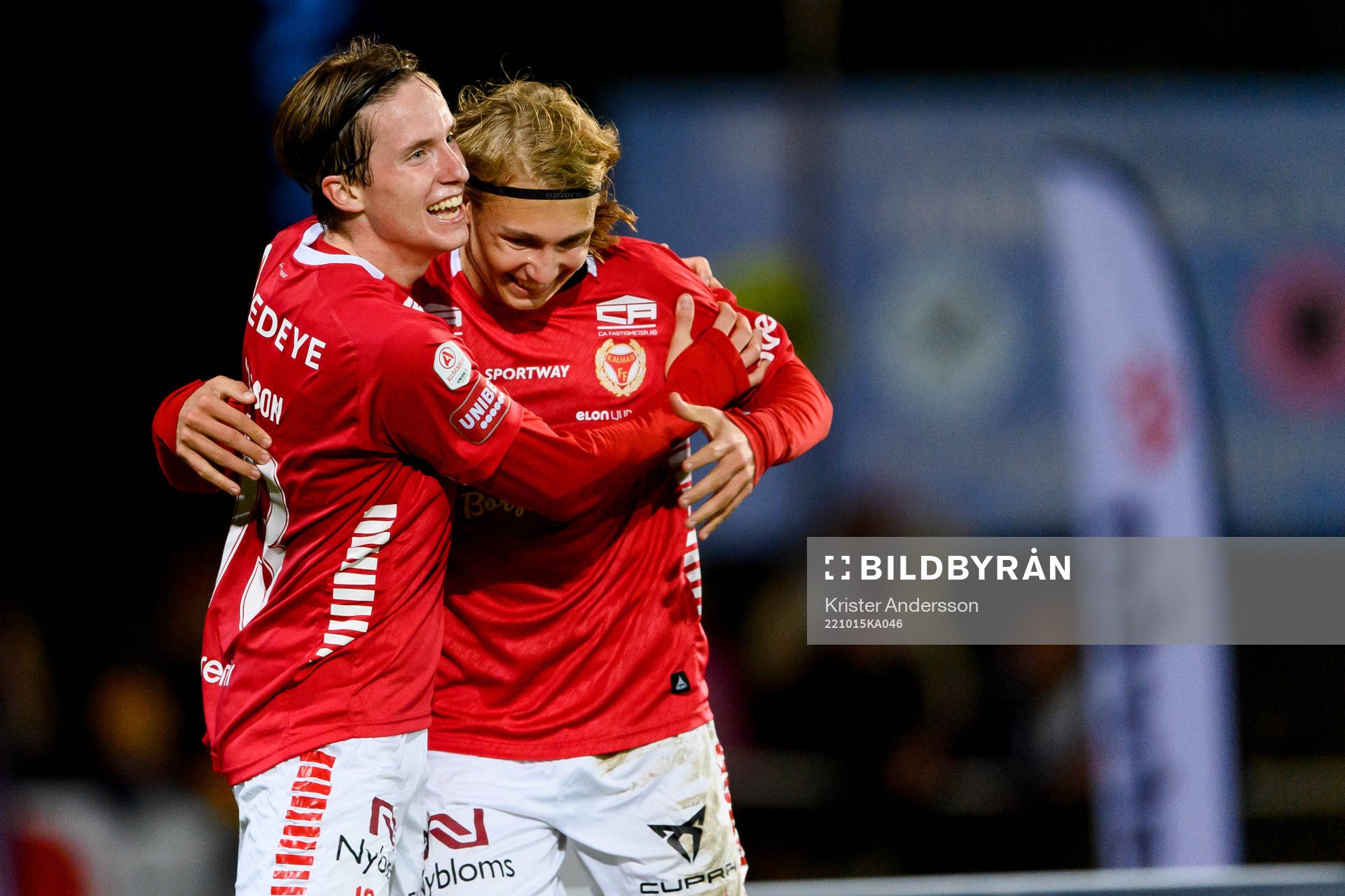 Kalmars Johan Karlsson jublar med Sebastian Nanasi