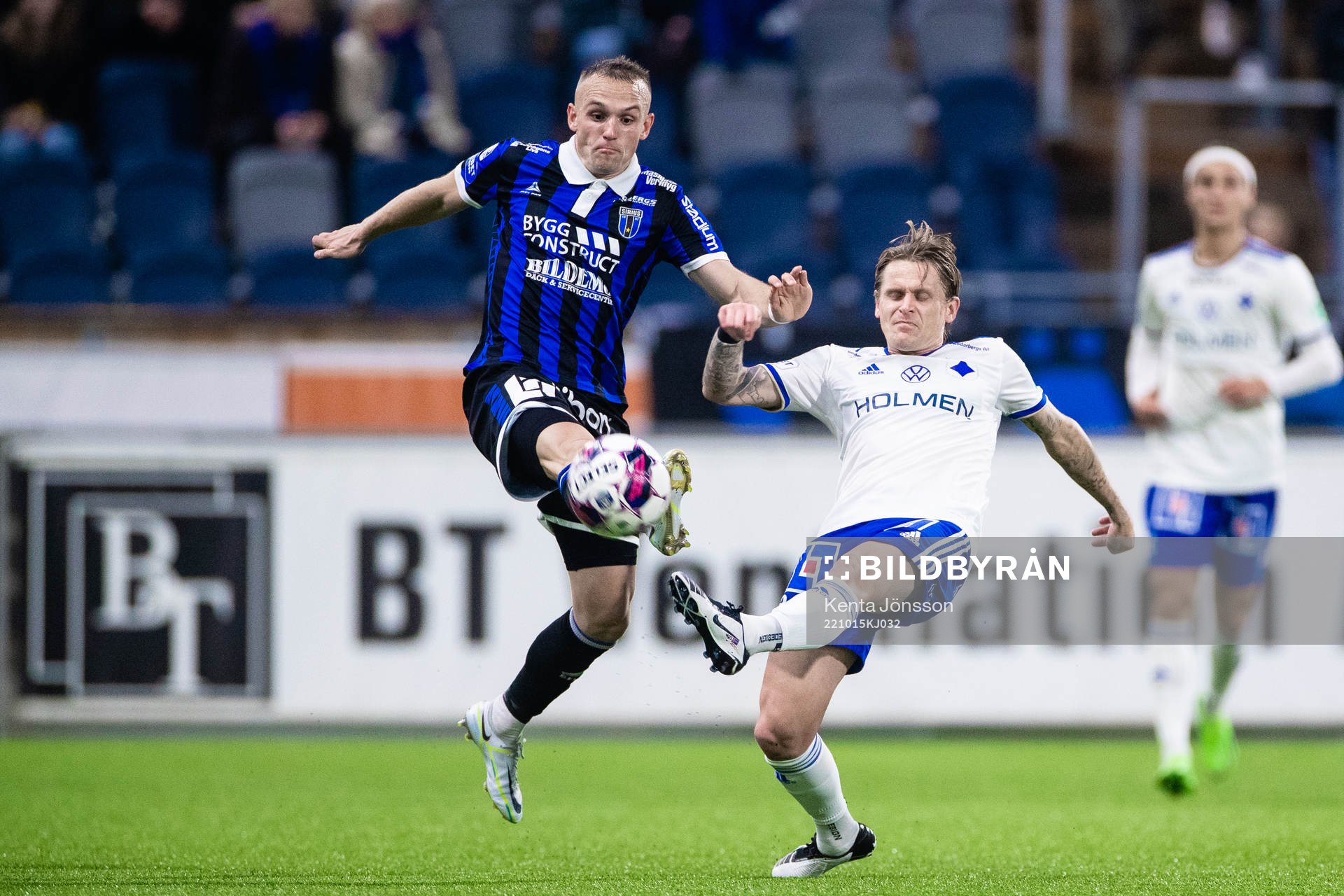 Sirius Aron Bjarnason och IFK Norrköpings Ari Freyr