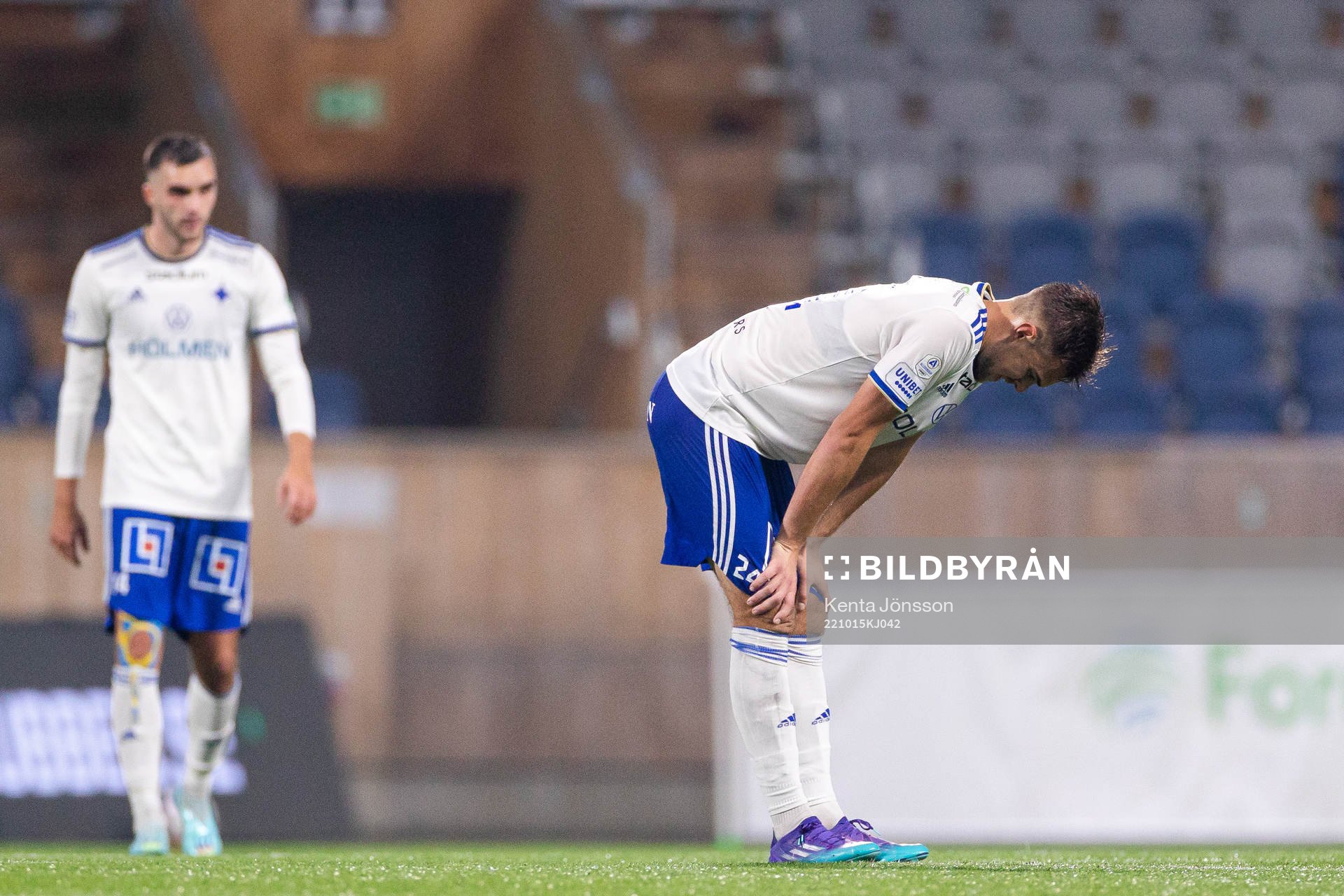 IFK Norrköpings Egzon Binaku och Anton Eriksson deppar