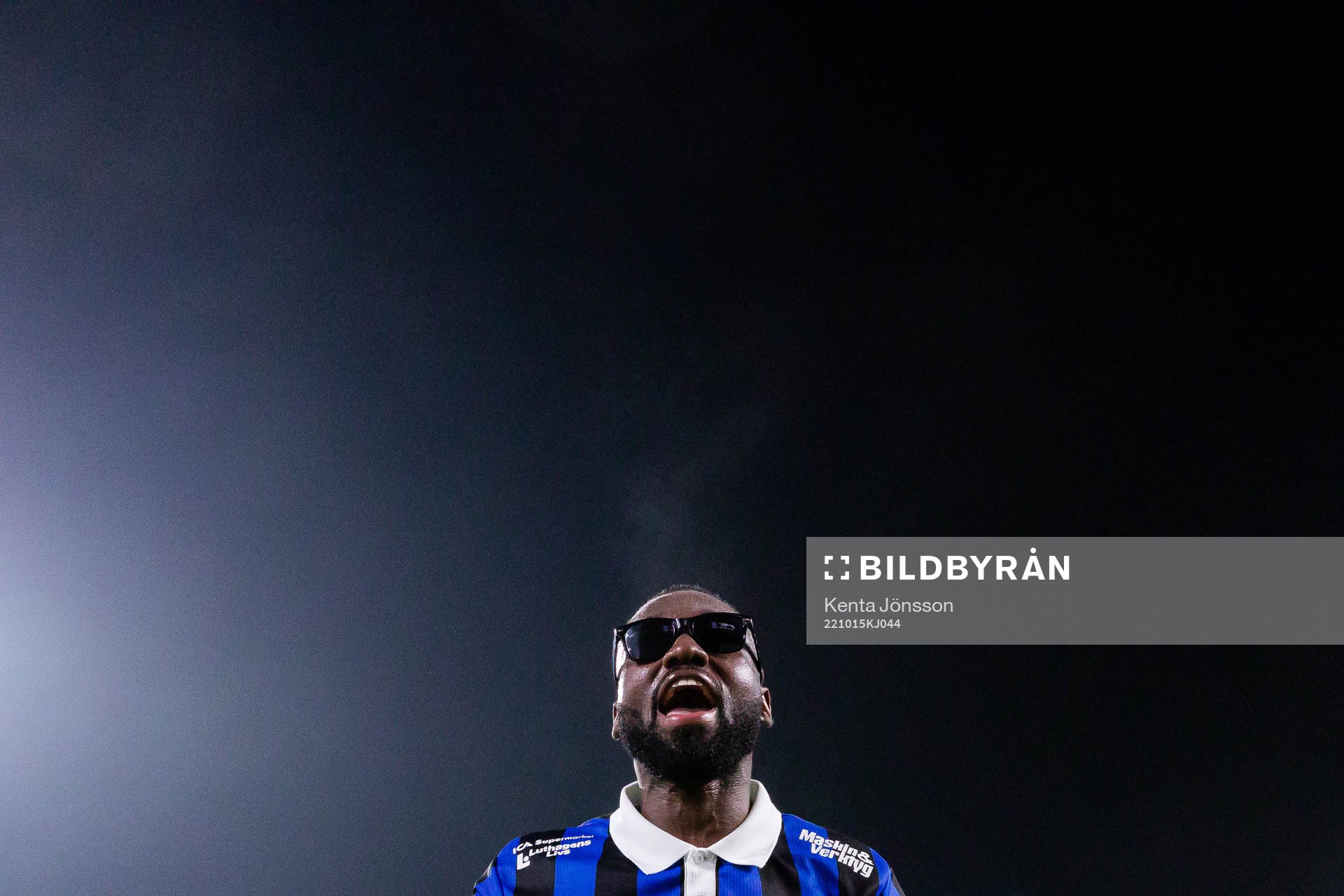 Sirius Patrick Nwadike jublar efter fotbollsmatchen i Allsvenskan mellan Sirius och IFK Norrköping den 15 oktober 2022 i Uppsala. 