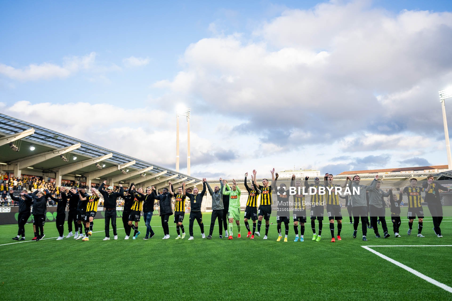 Häckens spelare jublar