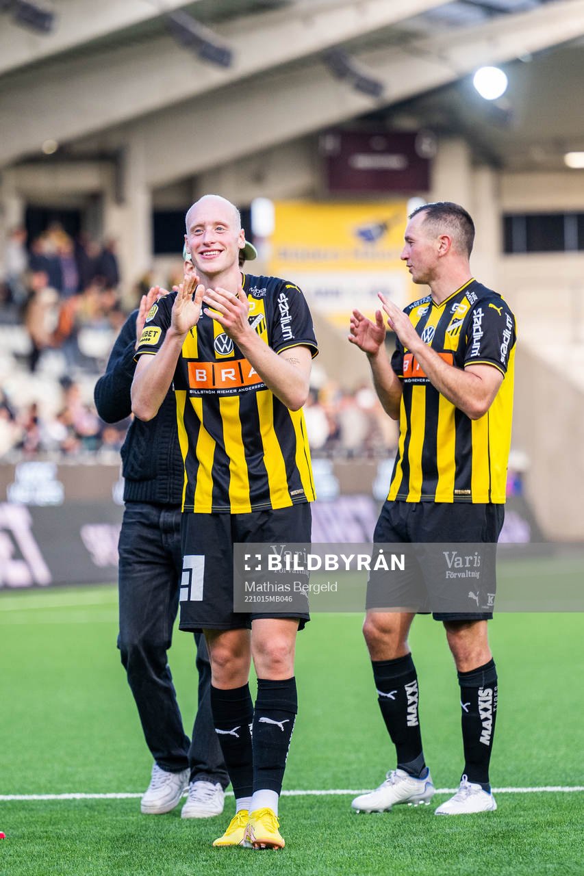 Häckens Valgeir Fridriksson och Even Hovland  jublar