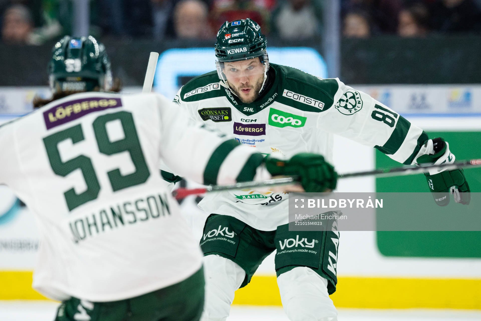 Färjestads Theodor Lennström jublar med Färjestads Linus