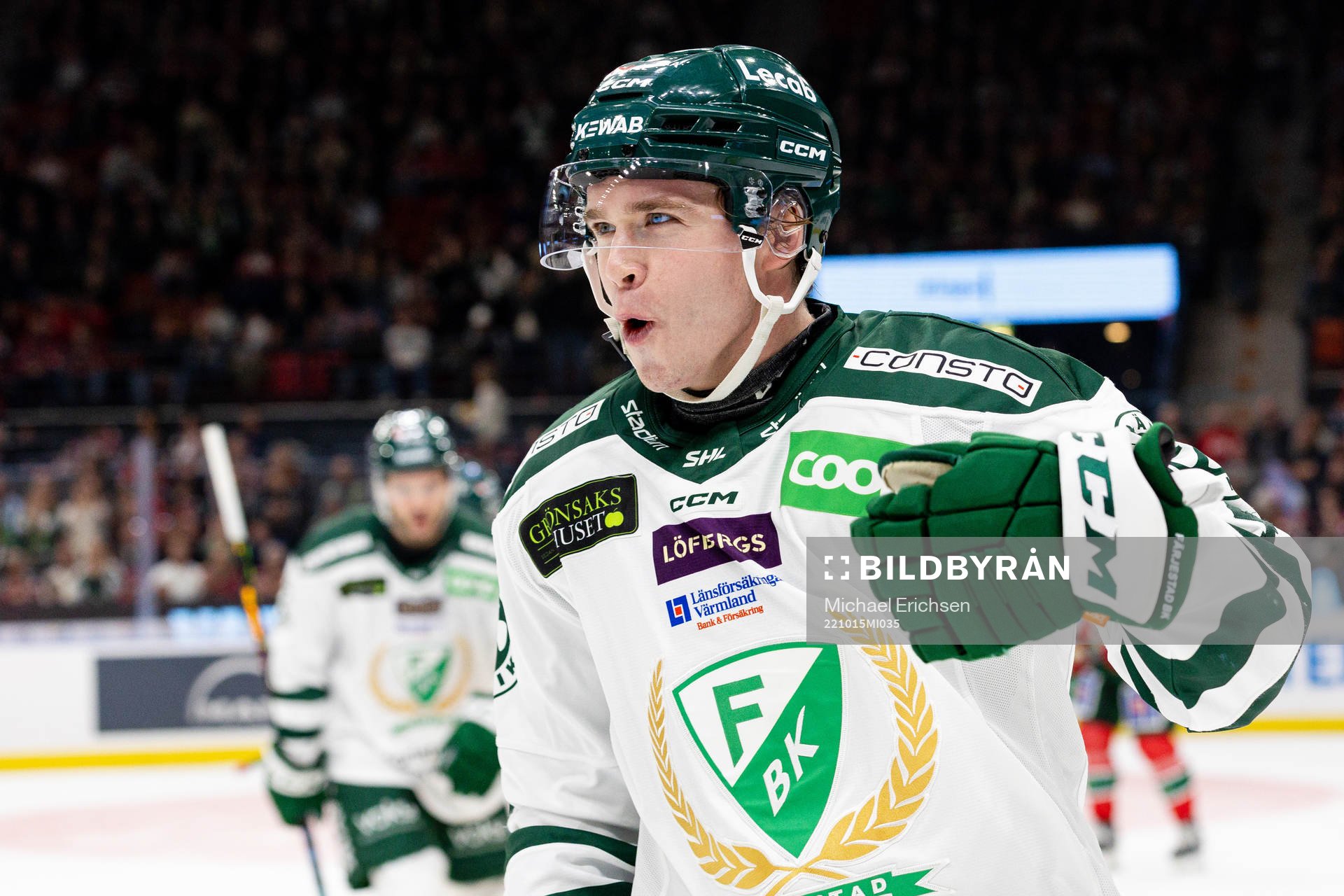 Färjestads Oscar Lawner jublar