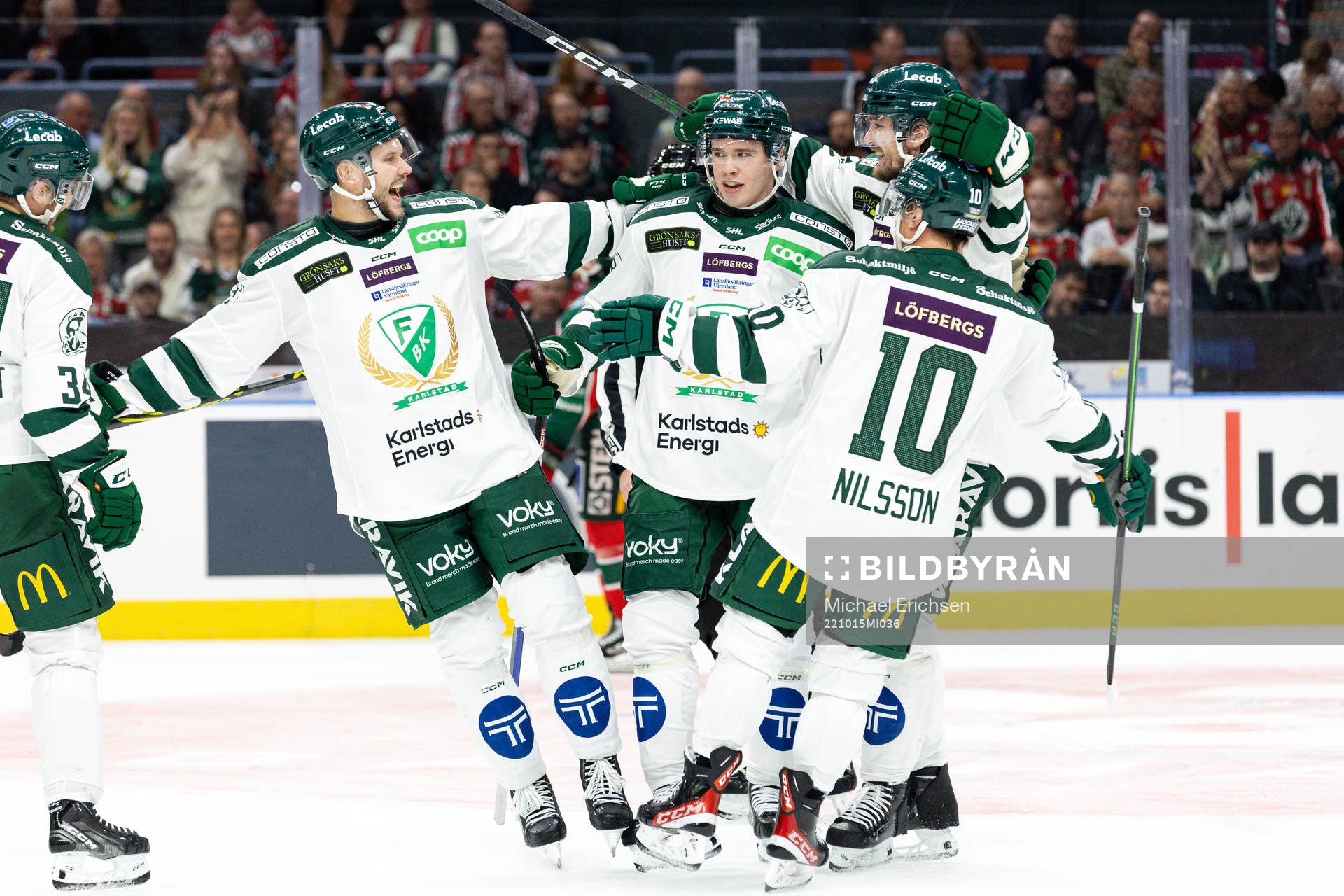 Färjestads Oscar Lawner jublar