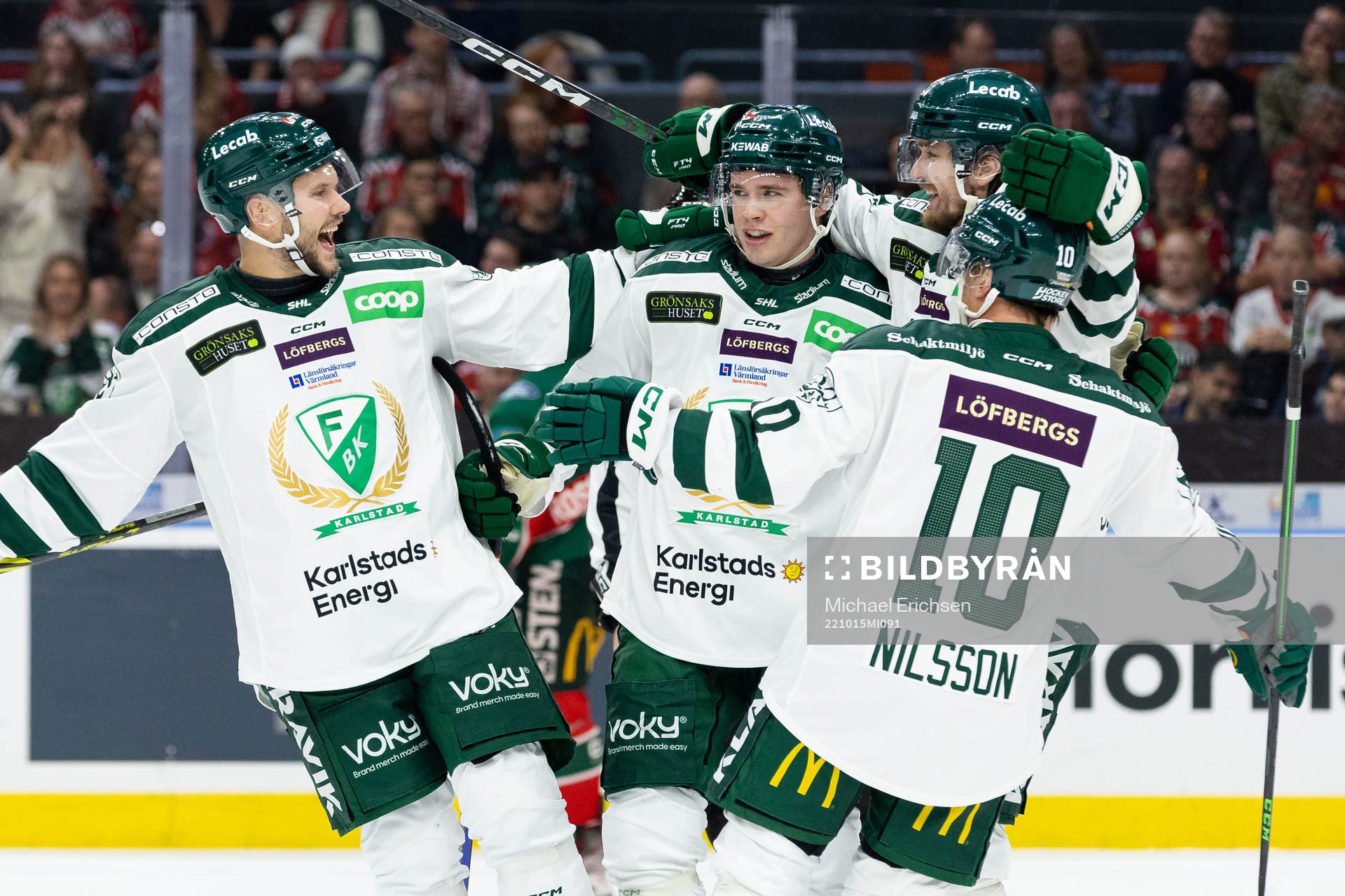 Färjestads Oscar Lawner jublar