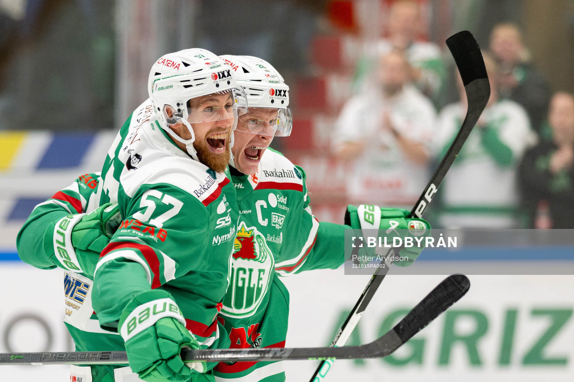 Rögles Vojtech Mozik och Anton Bengtsson jublar
