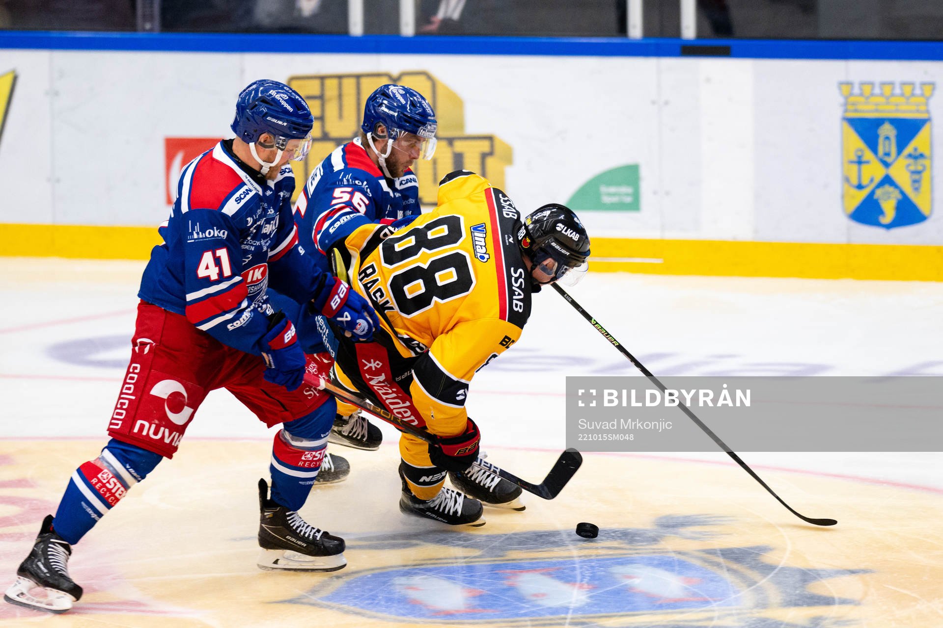 Oskarshamns Johan Johnsson och Robin Norell i en kamp mot