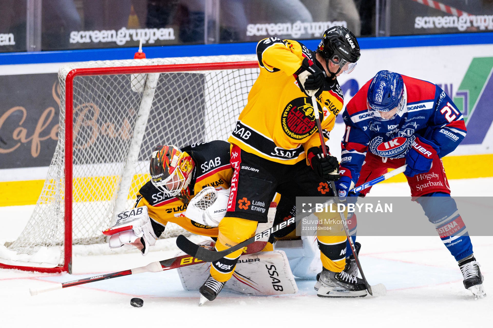 Oskarshamns Myles Powell oroar framför Luleås målvakt