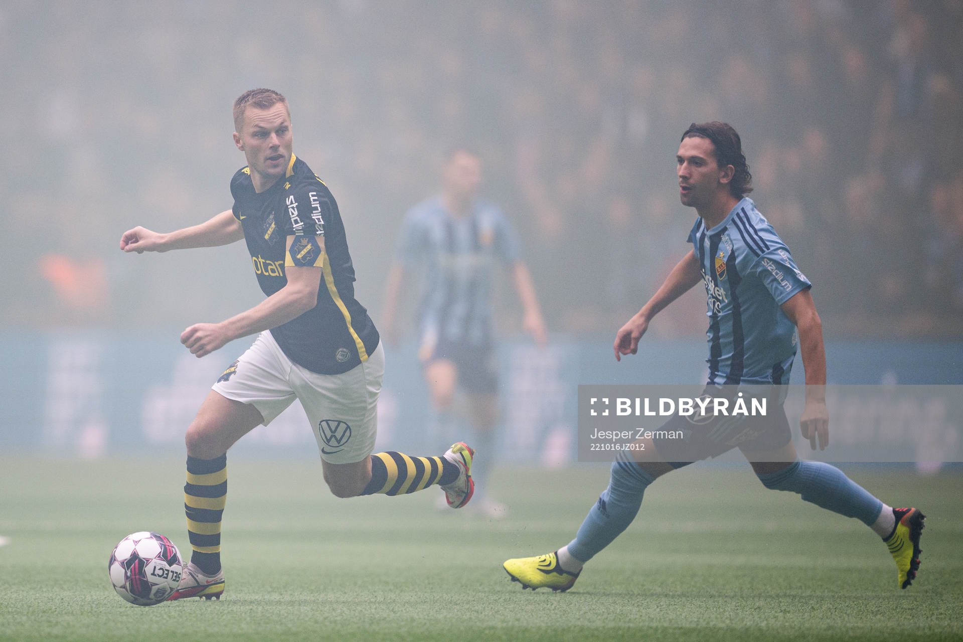 AIKs Sebastian Larsson och Djurgårdens Gustav Wikheim