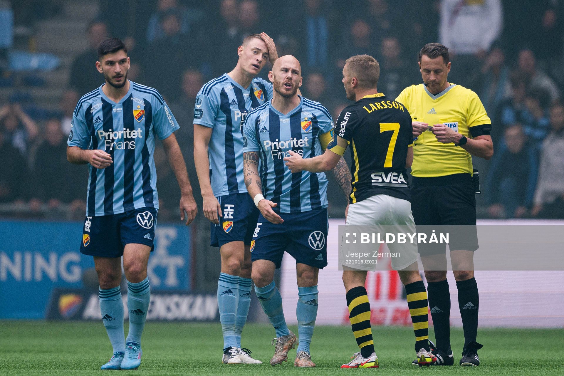 Djurgårdens Magnus Eriksson och AIKs Sebastian Larsson
