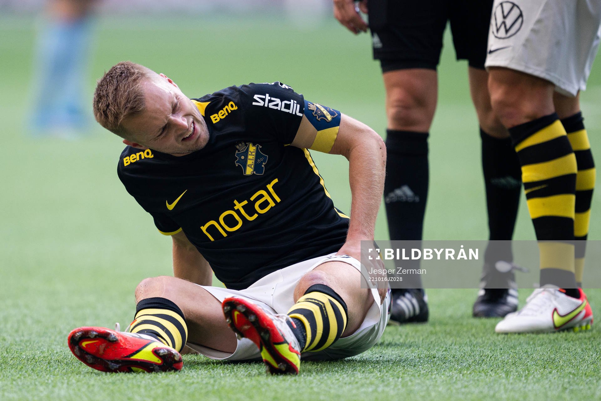 AIKs Sebastian Larsson har ont