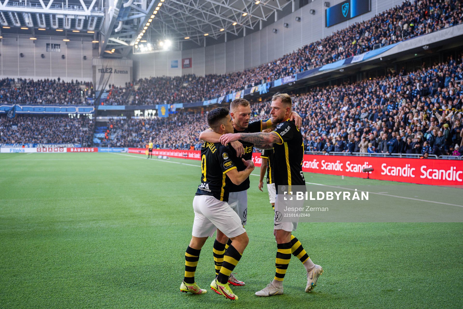 AIKs Nicolas Stefanelli , Sebastian Larsson och John