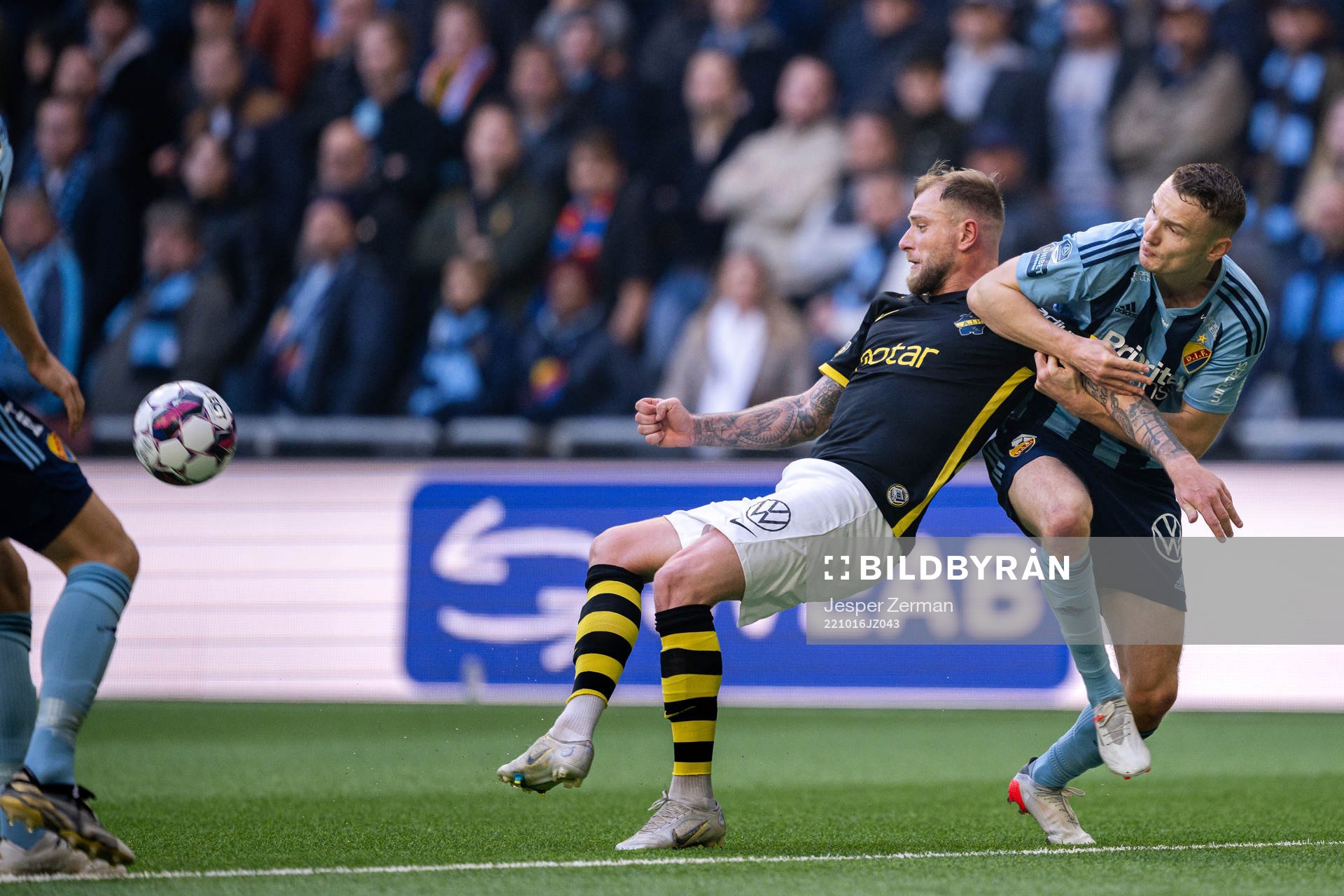 AIKs John Guidetti och Djurgårdens Piotr Johansson