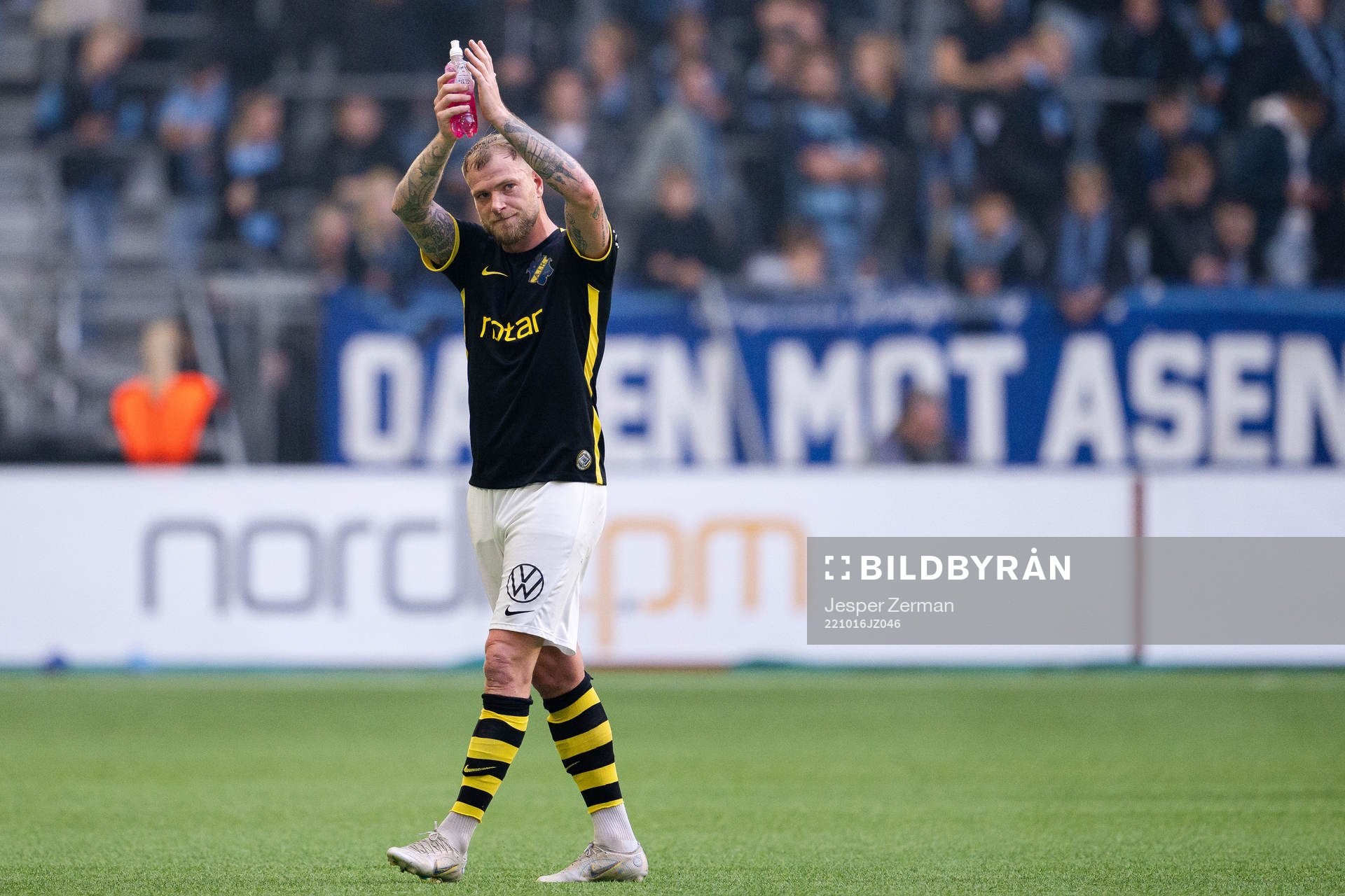 AIKs John Guidetti lämnar planen