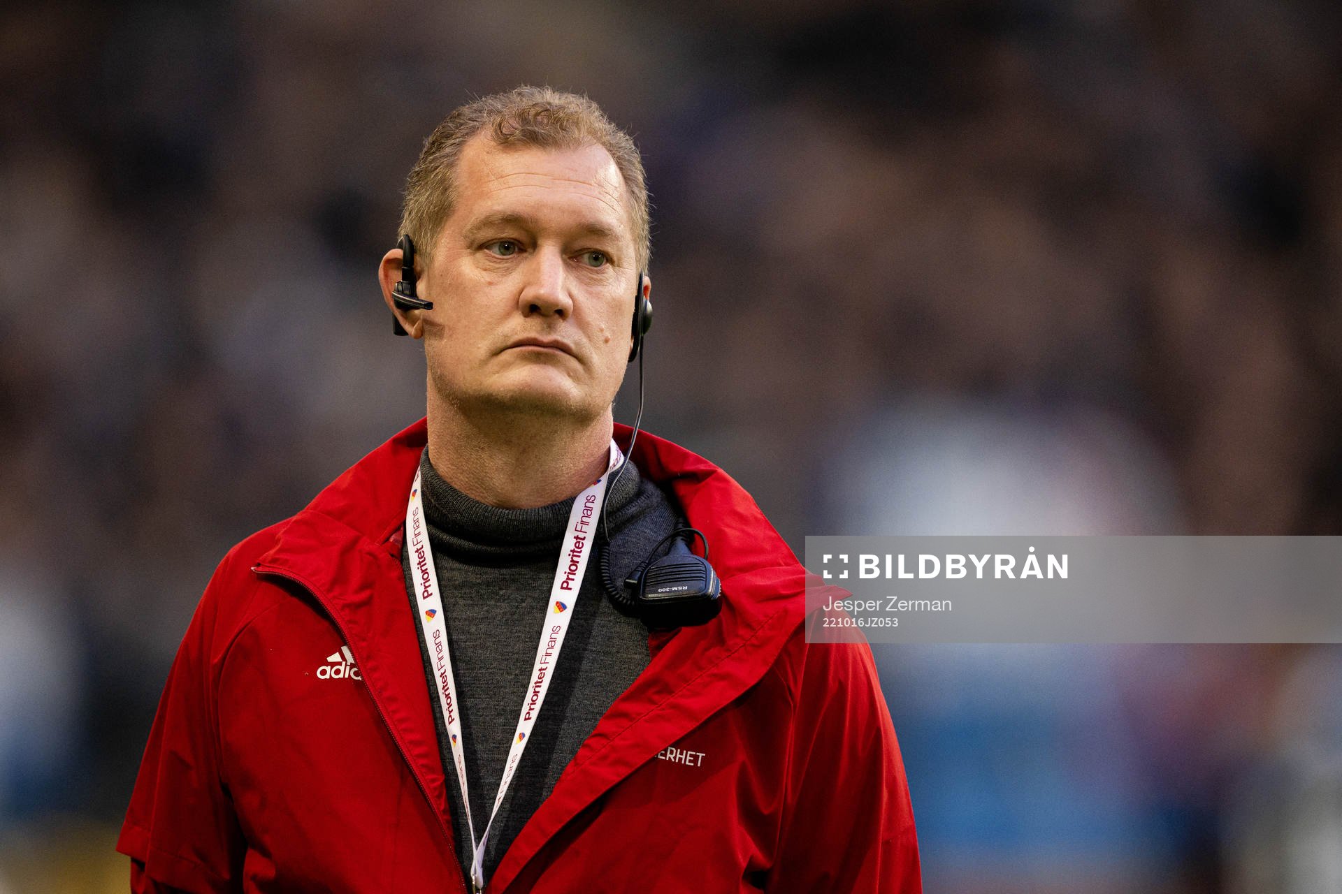 Djurgårdens säkerhetschef Mats Jonsson under fotbollsmatchen i Allsvenskan mellan Djurgården och AIK den 16 oktober 2022 i Stockholm. 