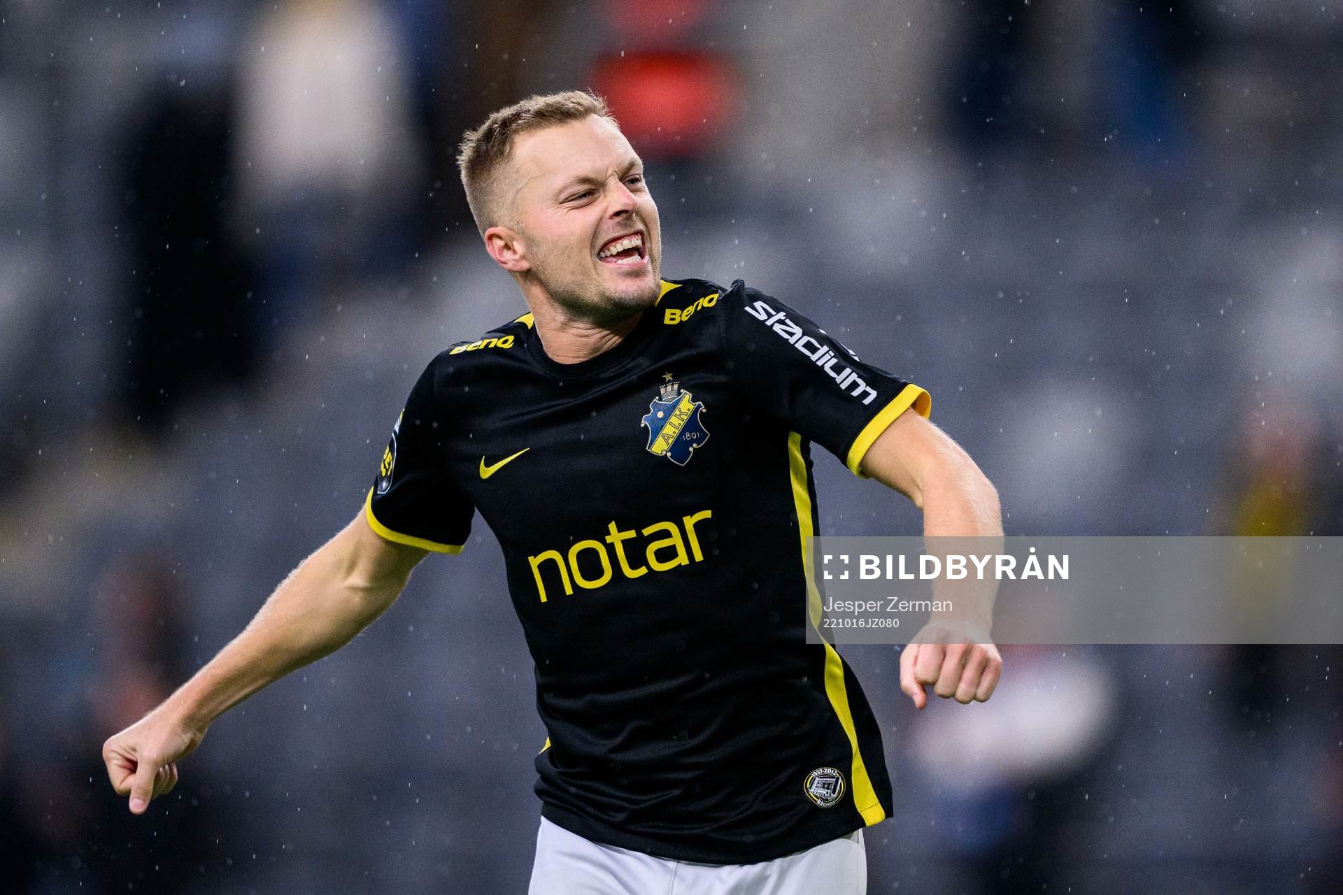 AIKs Sebastian Larsson jublar