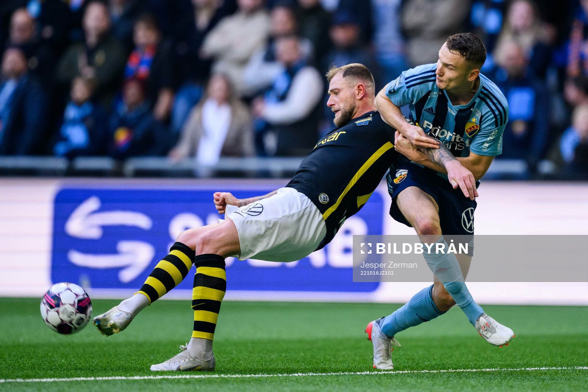AIKs John Guidetti och Djurgårdens Piotr Johansson