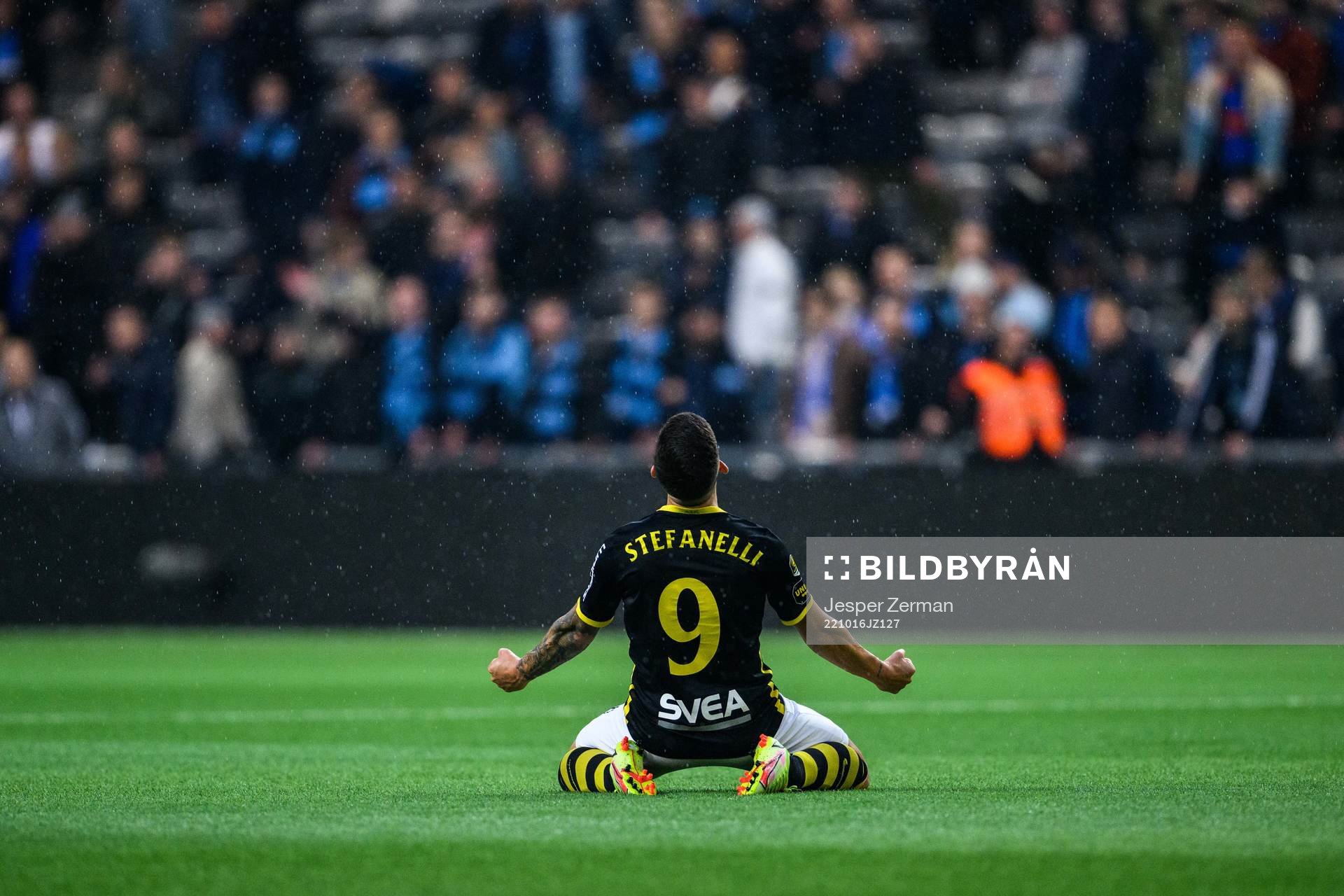 AIKs Nicolas Stefanelli jublar