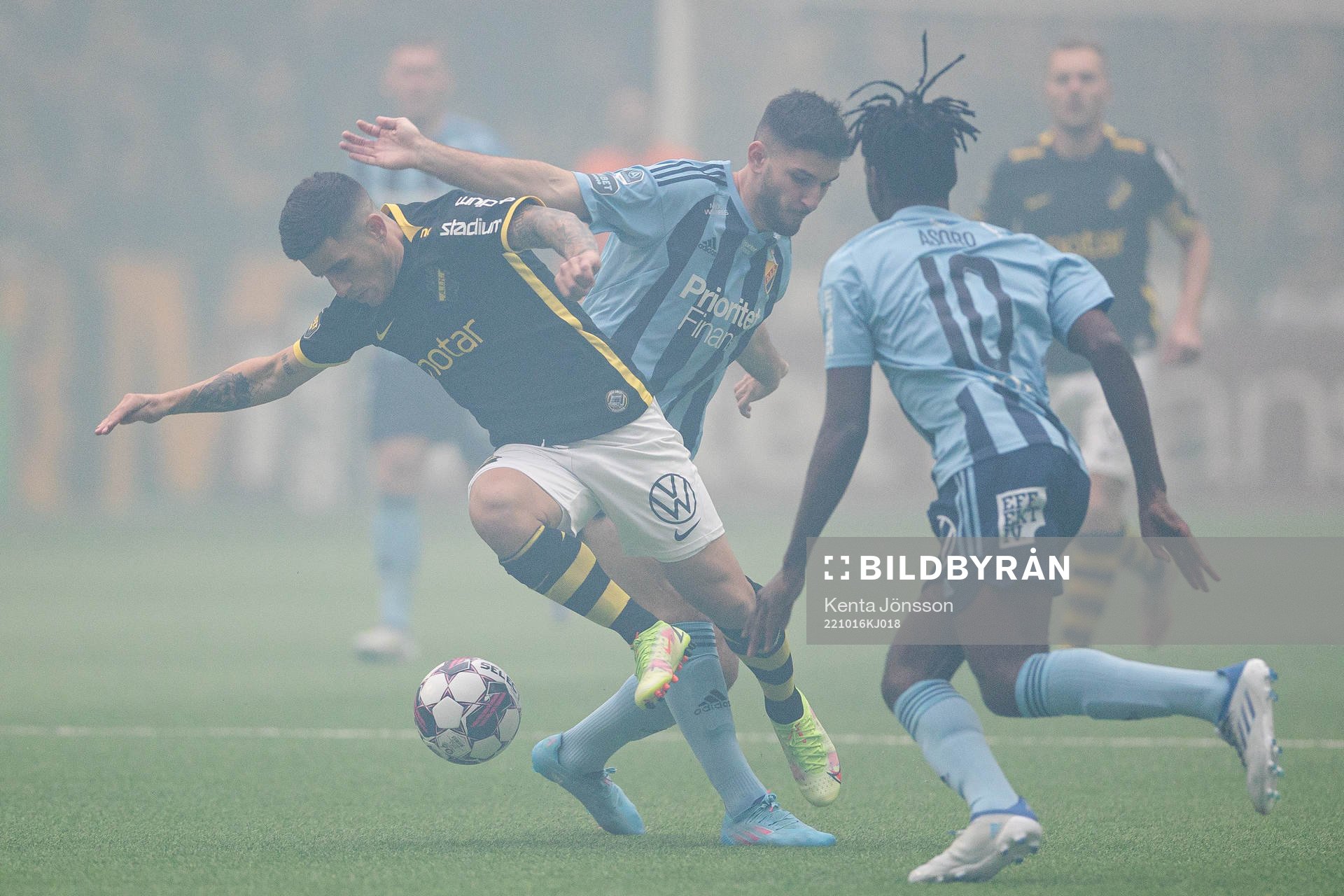AIKs Nicolas Stefanelli och Djurgårdens Joel Asoro