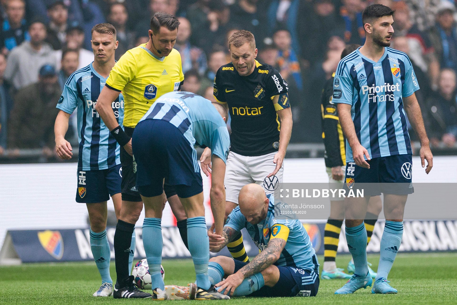 Djurgårdens Magnus Eriksson och AIKs Sebastian Larsson