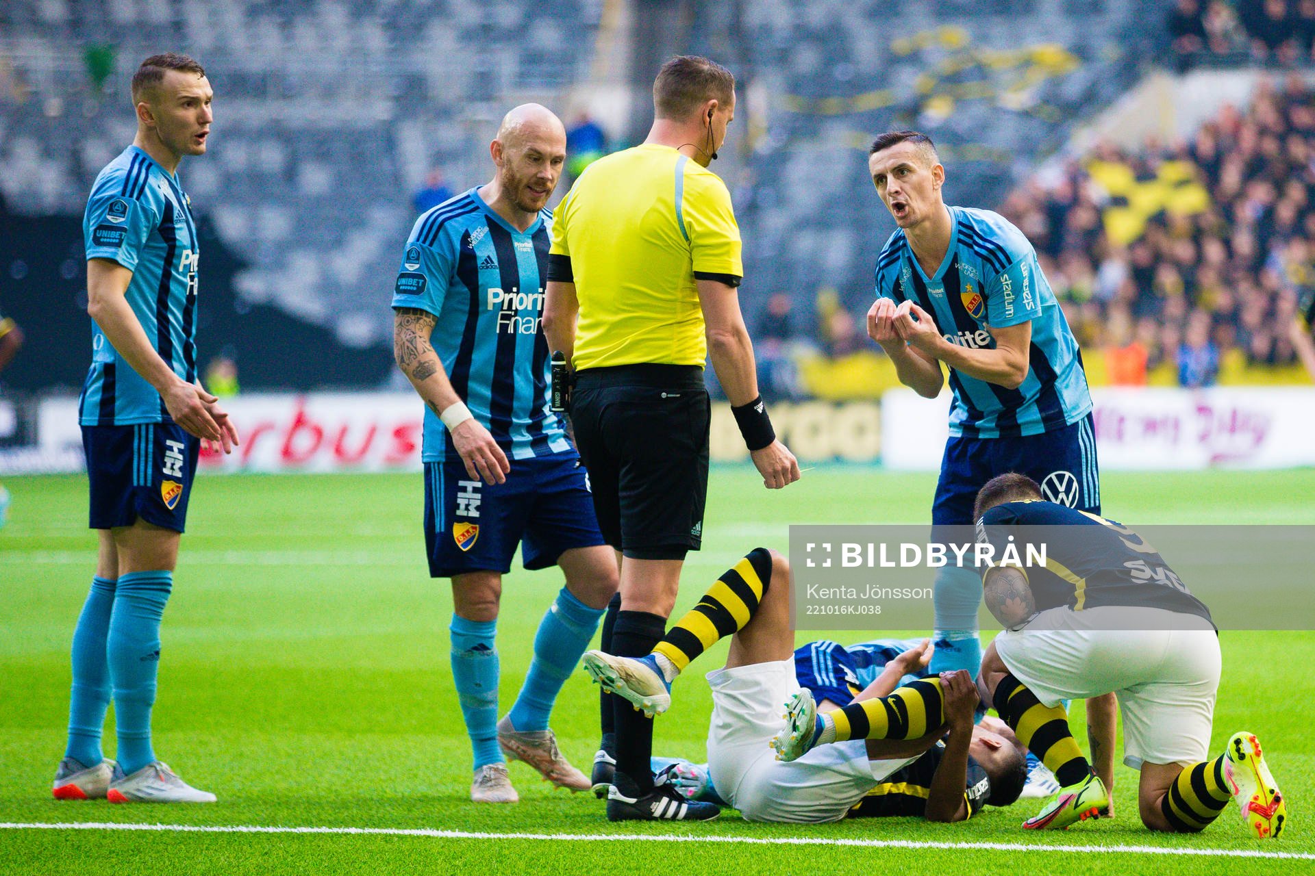 domare Andreas Ekberg och Djurgårdens Haris Radetinac